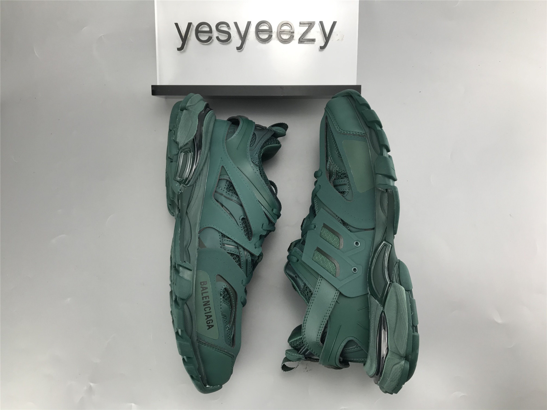 UA TRACK TRAINER DARK GREEN