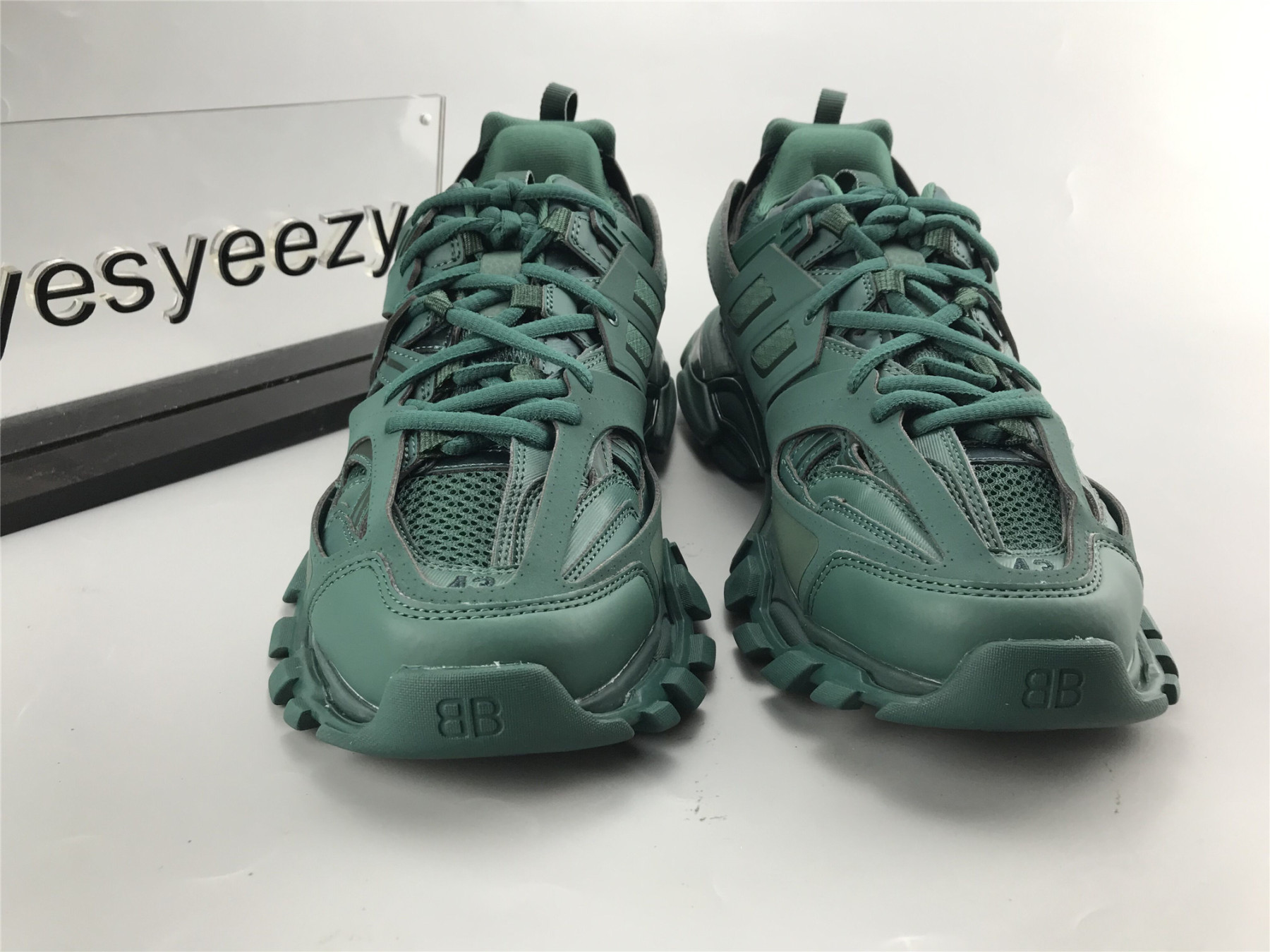 UA TRACK TRAINER DARK GREEN