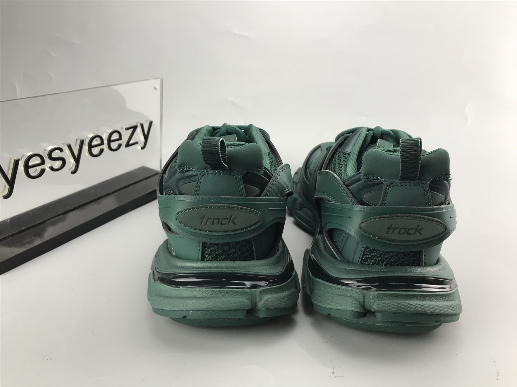 UA TRACK TRAINER DARK GREEN