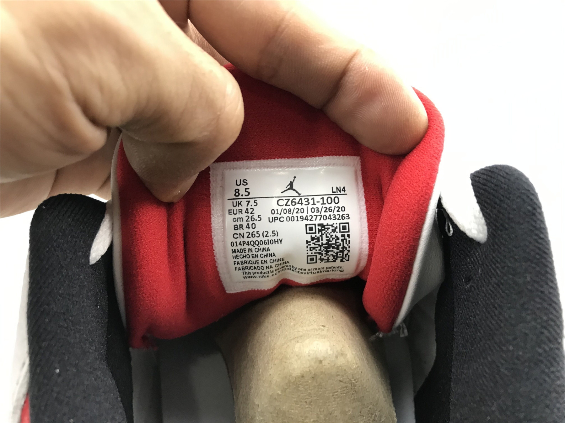 UA AIR JORDAN 3 RETRO SE