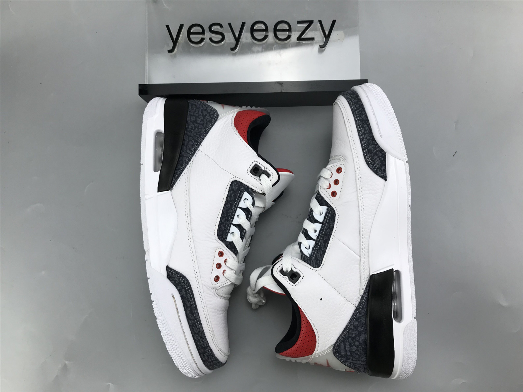 UA AIR JORDAN 3 RETRO SE