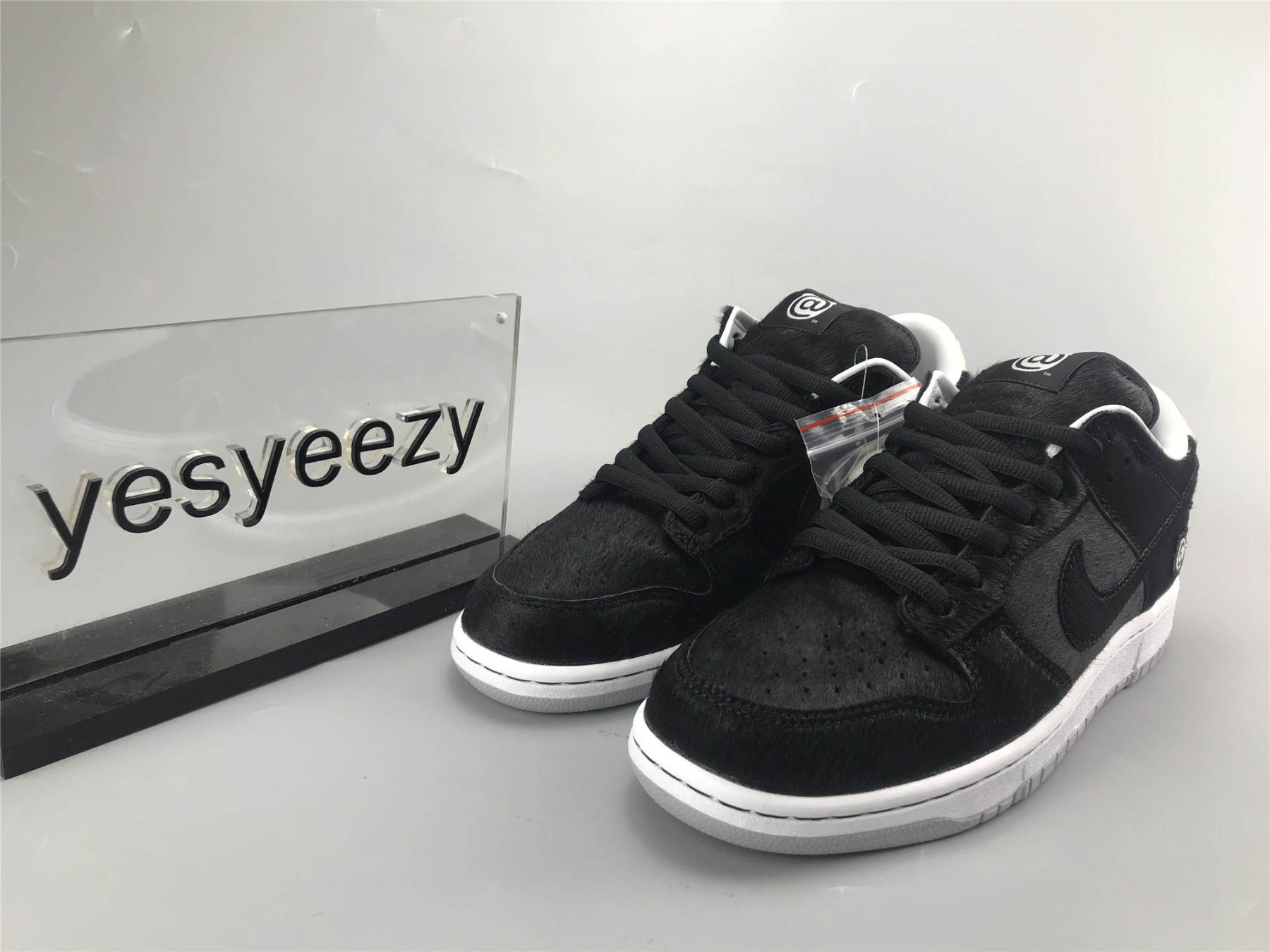 ua nike medicom toy x dunk low sb 