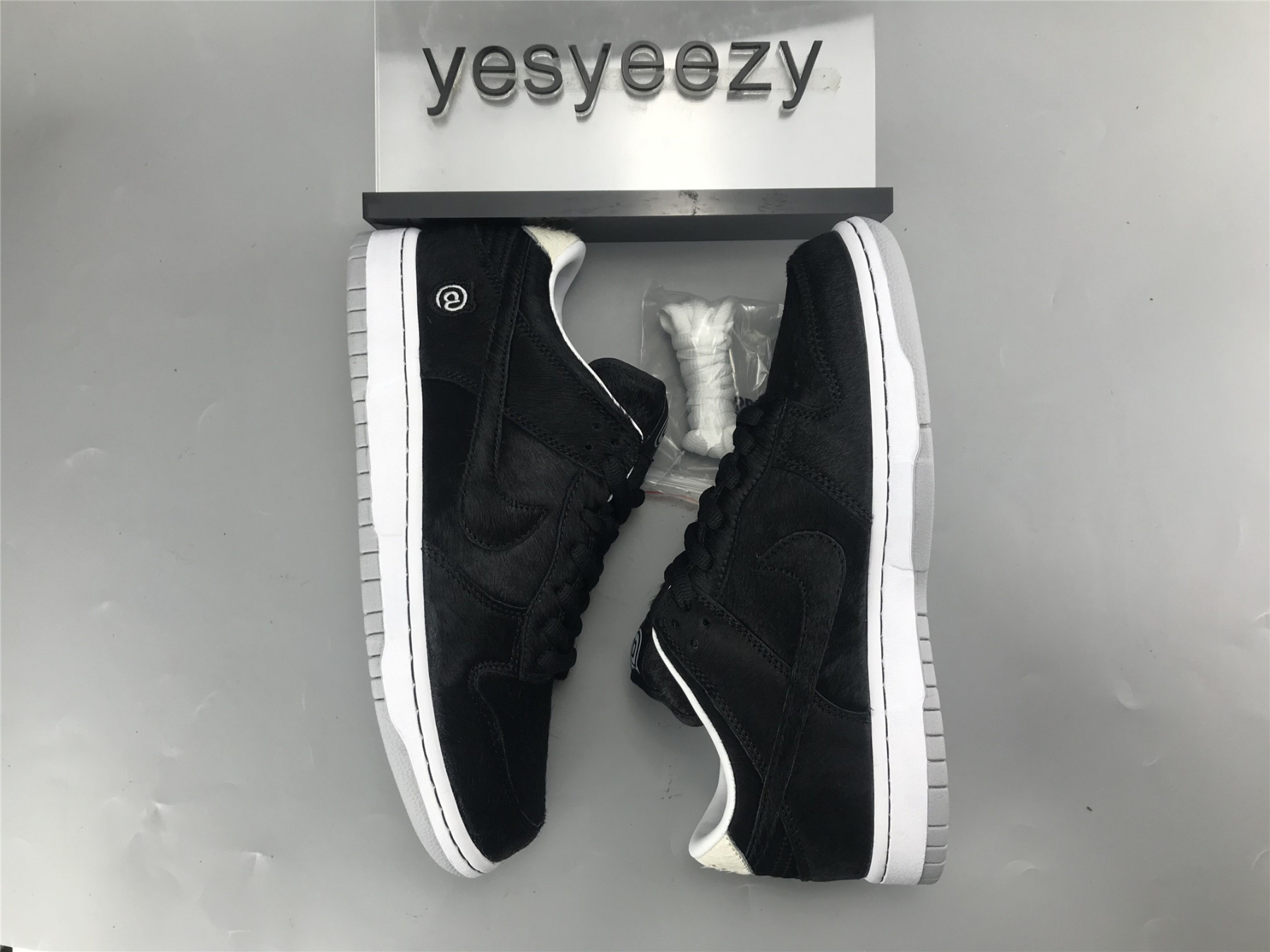 ua nike medicom toy x dunk low sb 