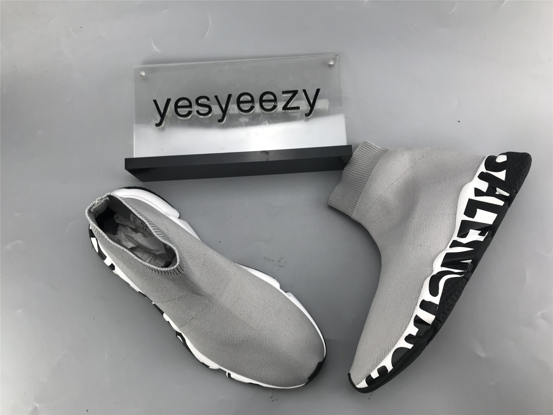 UA GRAFFITI SPEED SNEAKER GRAY BLACK WHITE