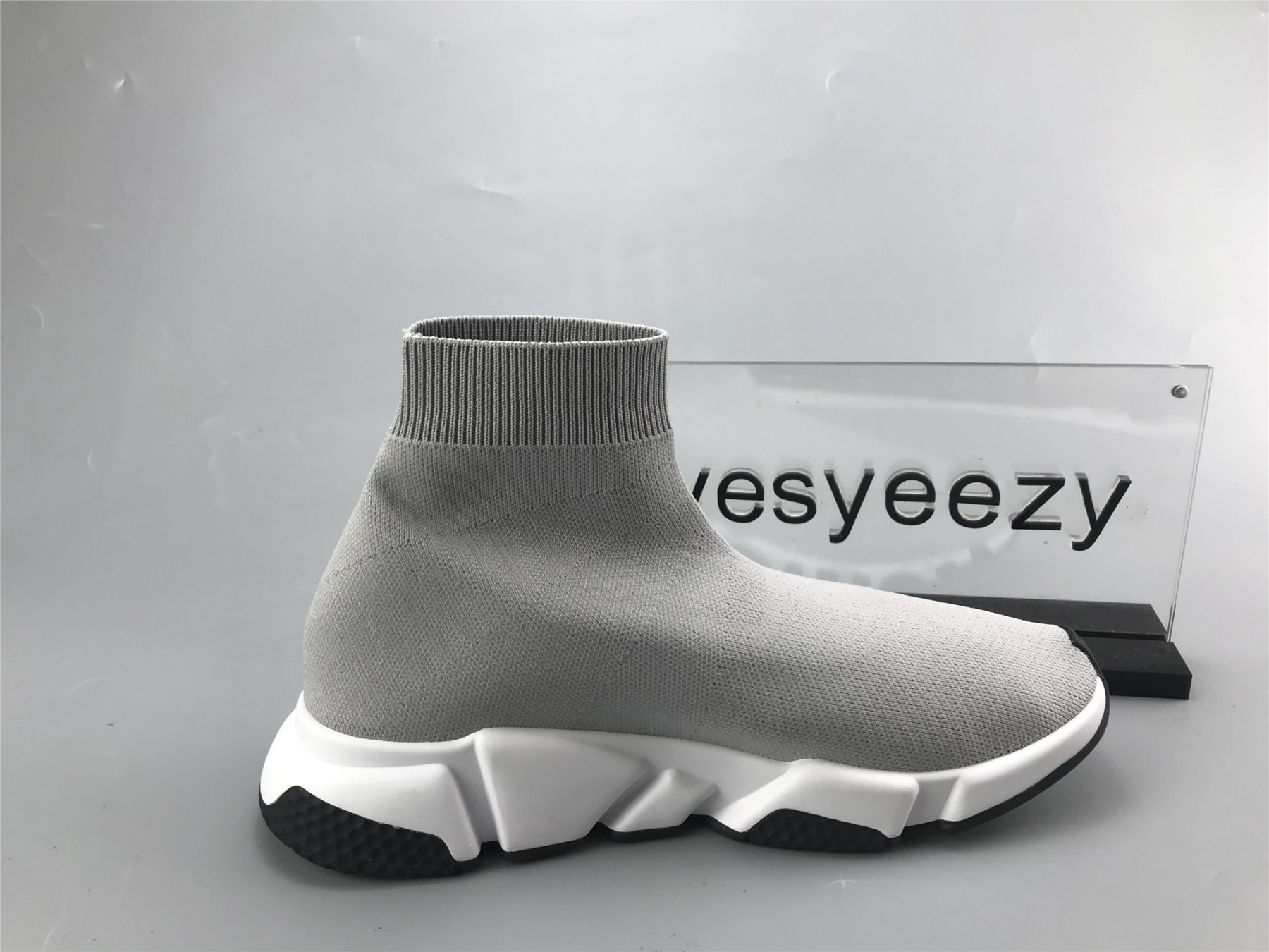 UA GRAFFITI SPEED SNEAKER GRAY BLACK WHITE