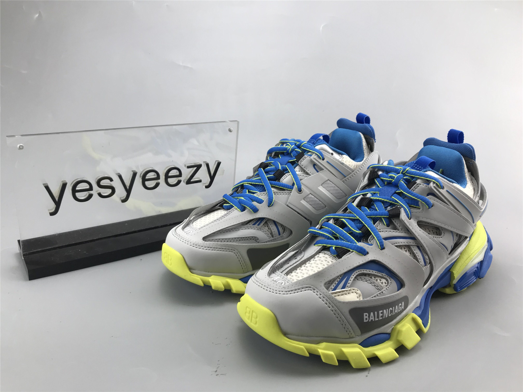 UA TRACK TRAINER GREY BLUE YELLOW