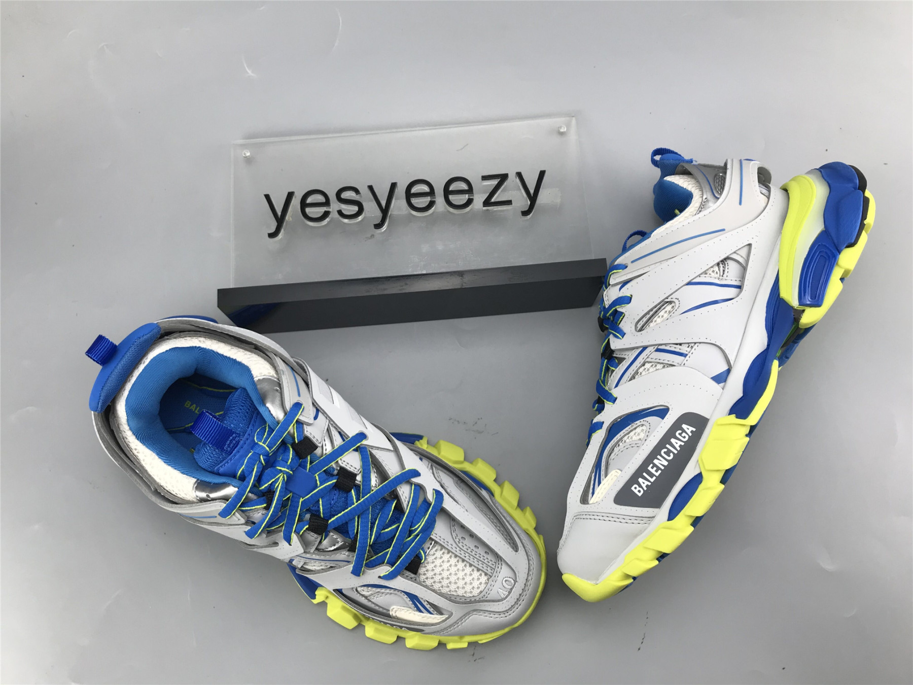 UA TRACK TRAINER GREY BLUE YELLOW