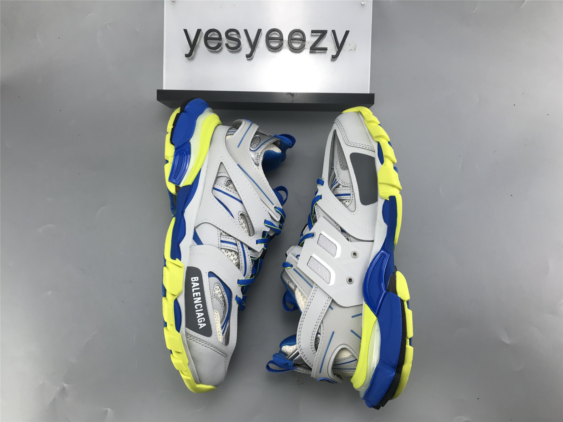 UA TRACK TRAINER GREY BLUE YELLOW