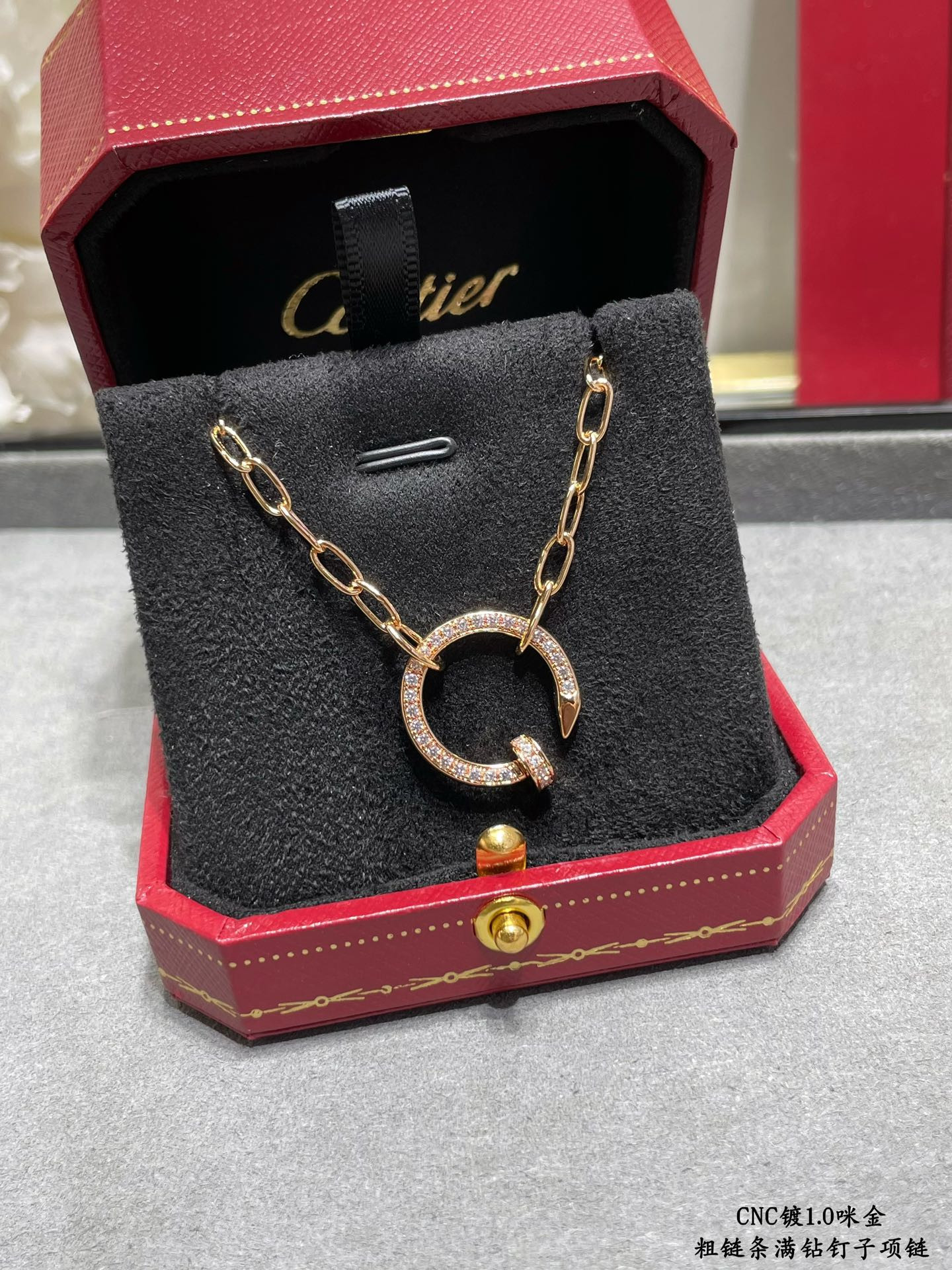 Ca*t1er Thick chain full of D1am0nd nail Necklace