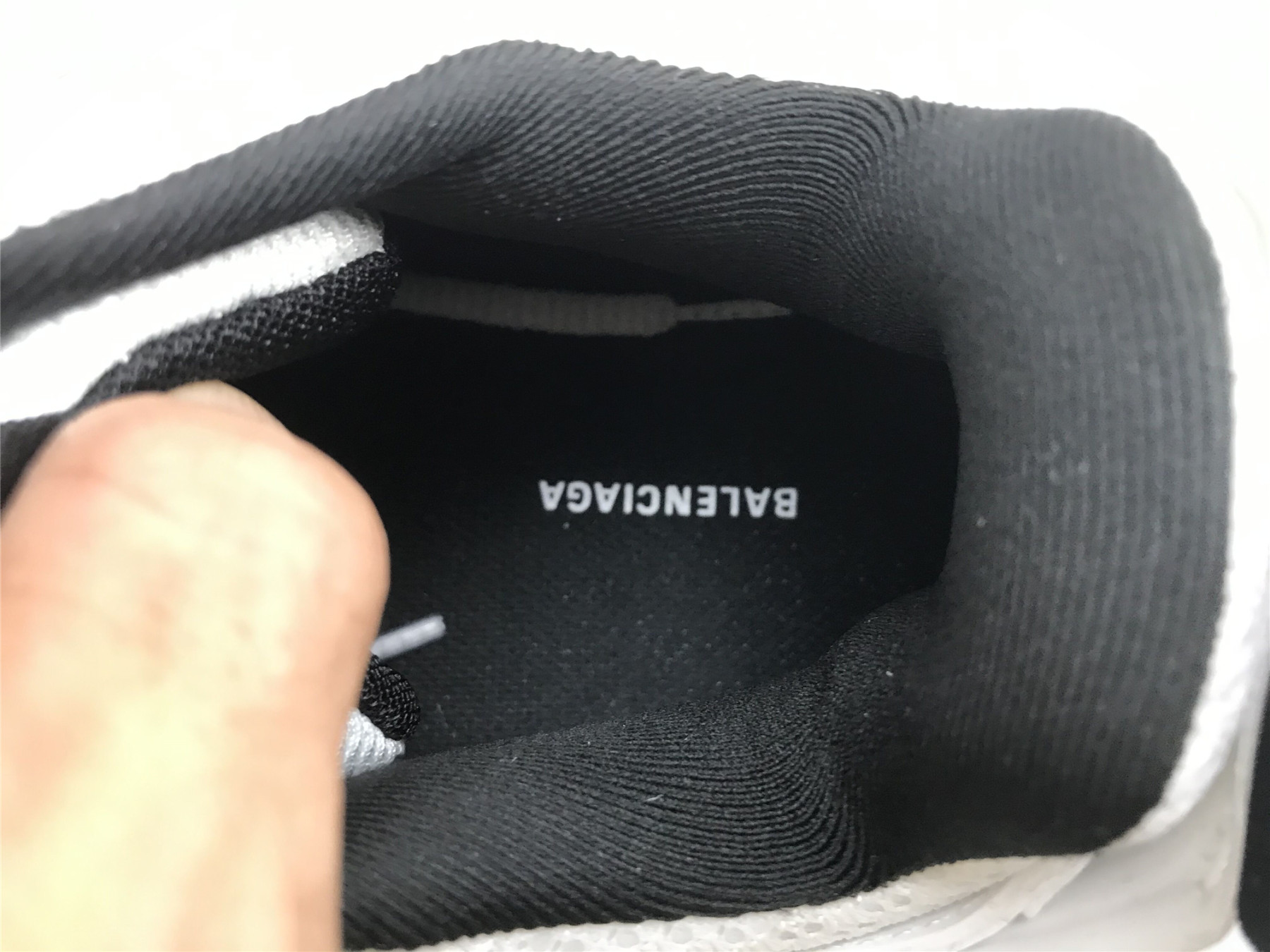 UA TRACK TRAINER WHITE BLACK