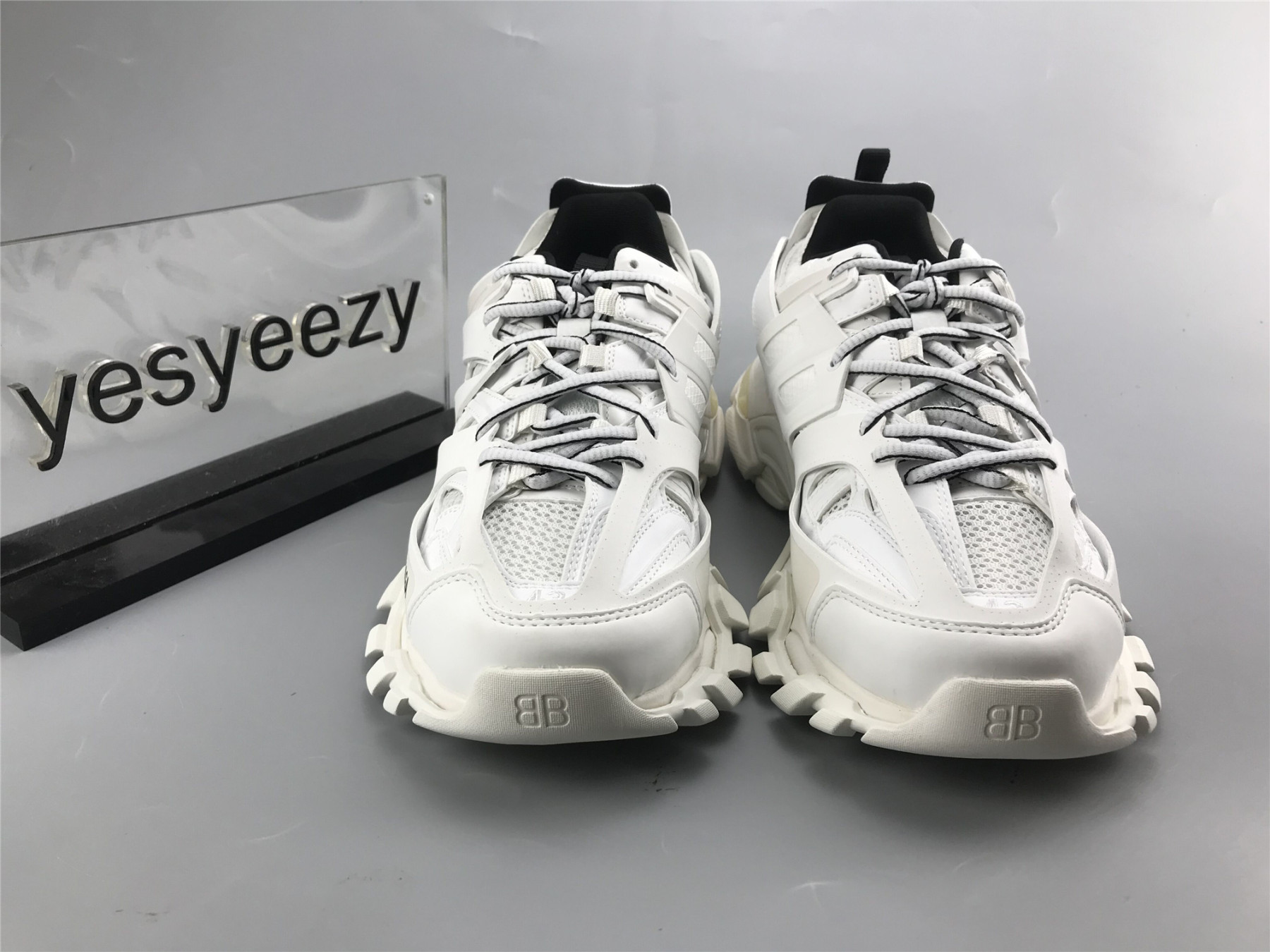 UA TRACK TRAINER WHITE BLACK