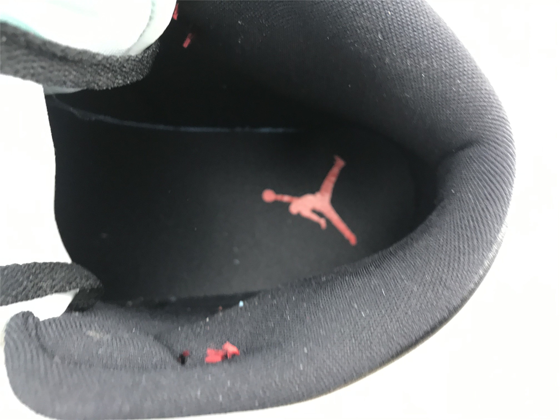 UA AIR JORDAN 1 MID 
