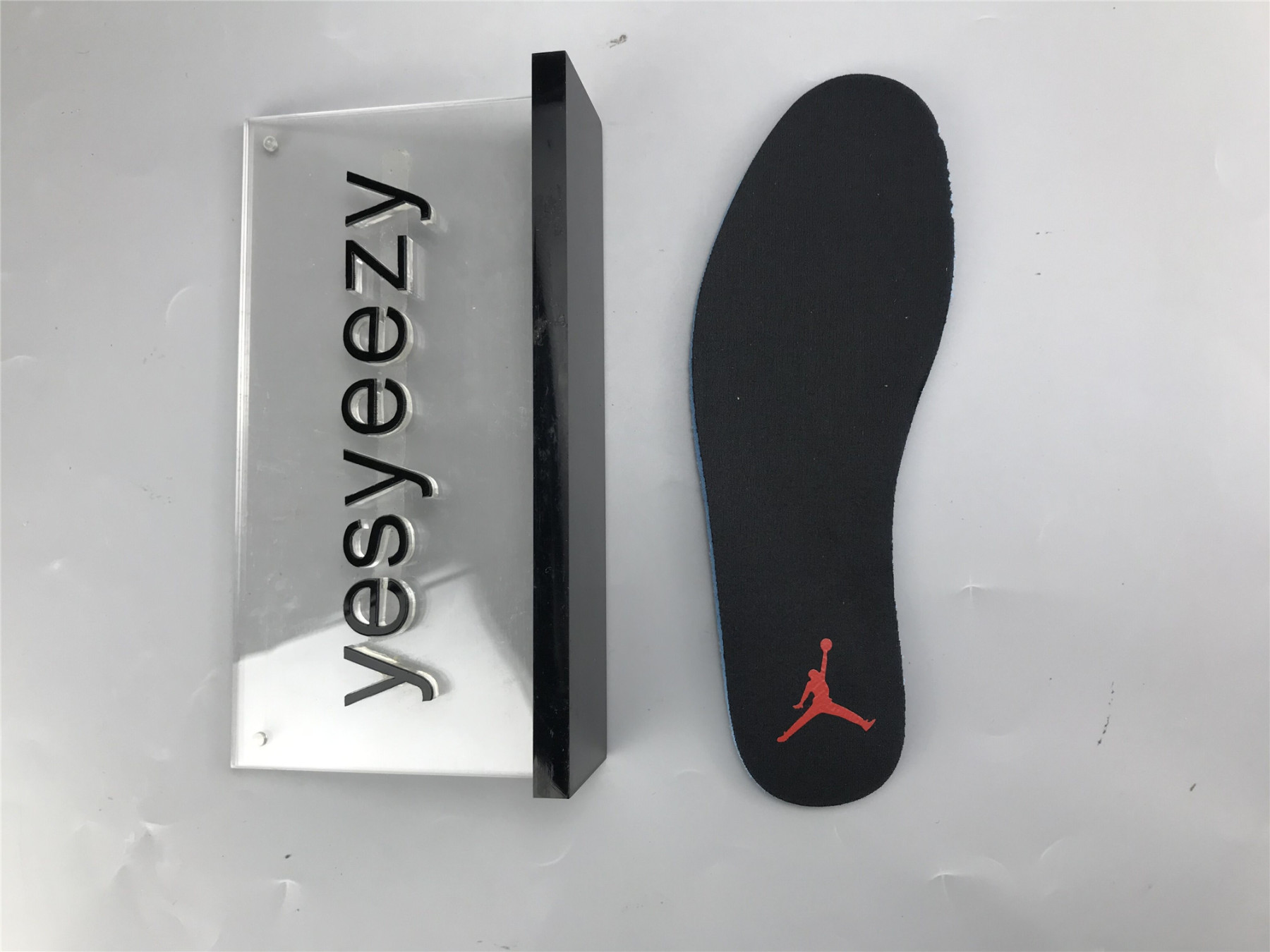 UA AIR JORDAN 1 MID 