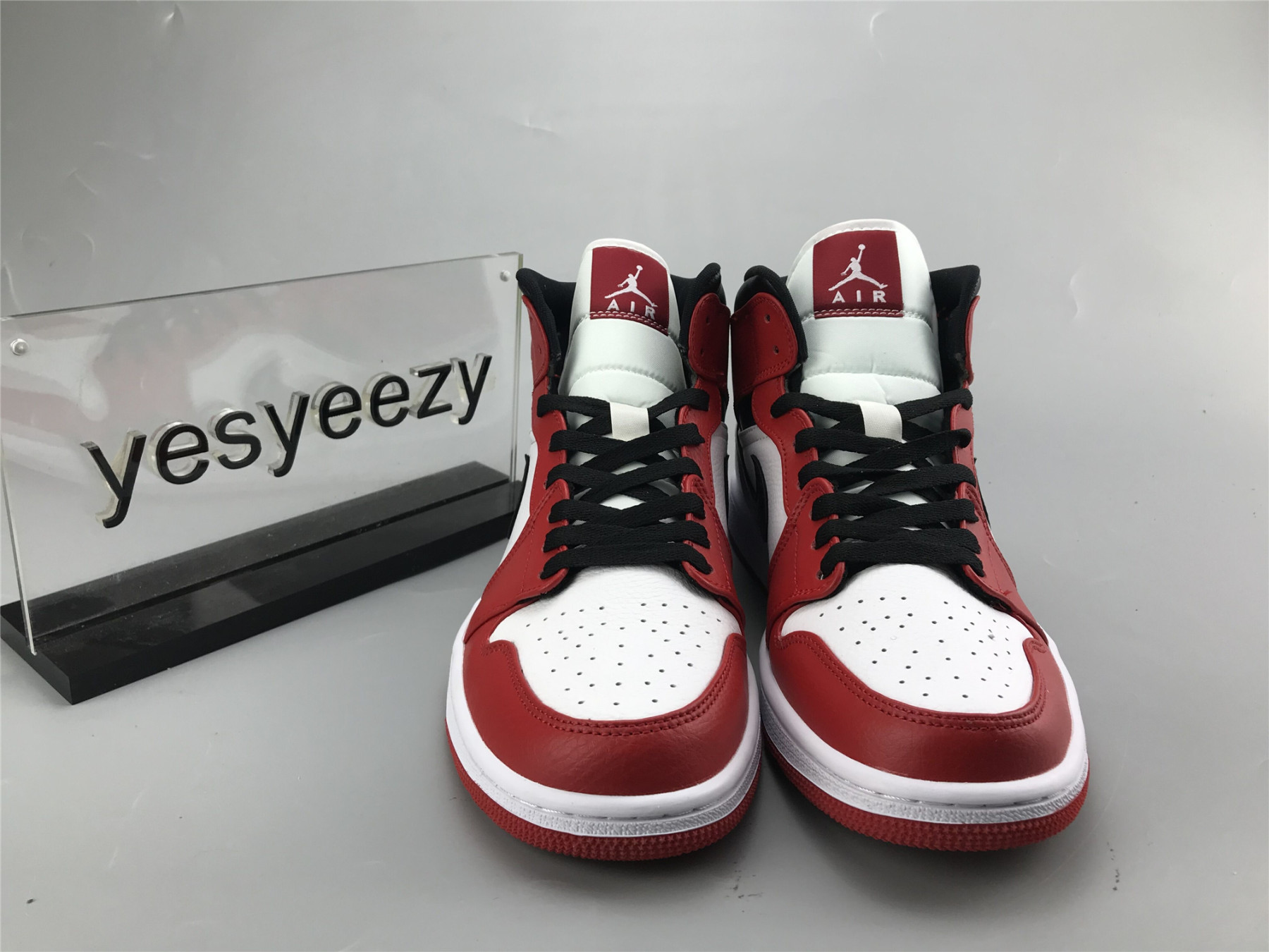 UA AIR JORDAN 1 MID 