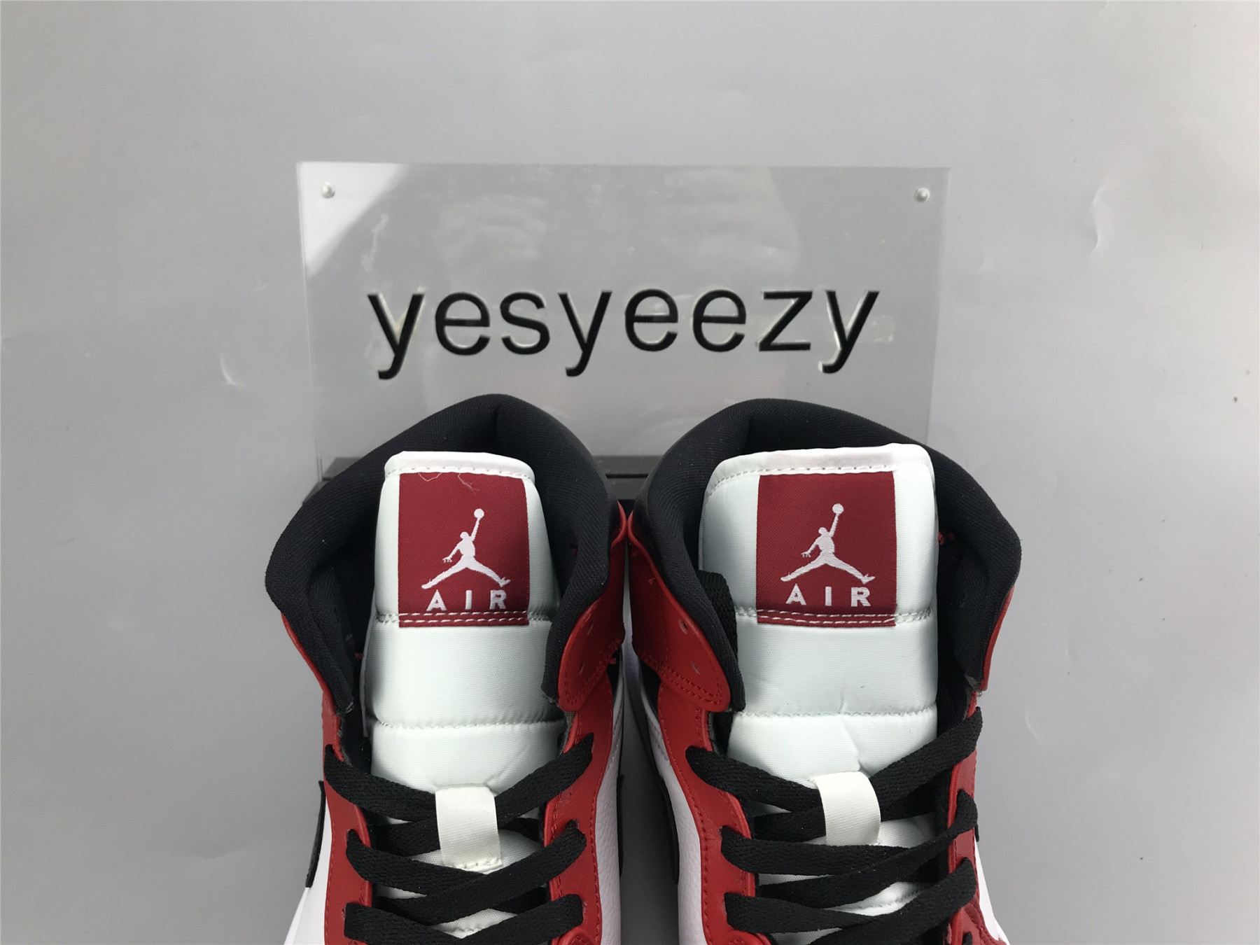 UA AIR JORDAN 1 MID 