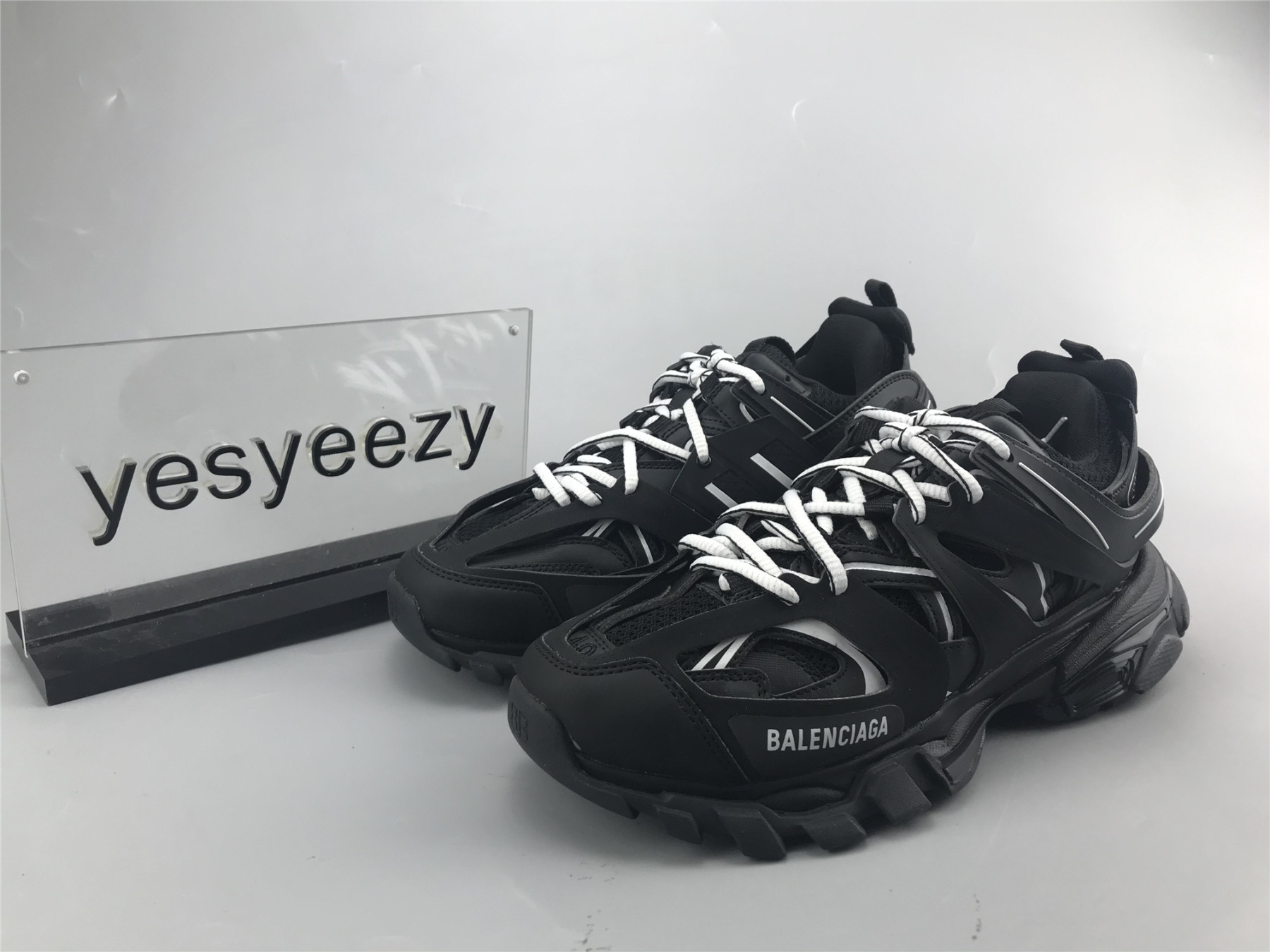 UA TRACK TRAINER BLACK SNEAKER