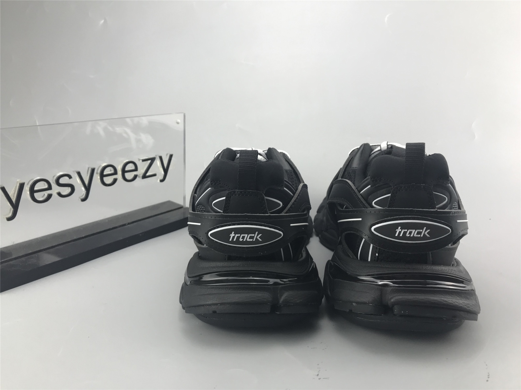UA TRACK TRAINER BLACK SNEAKER