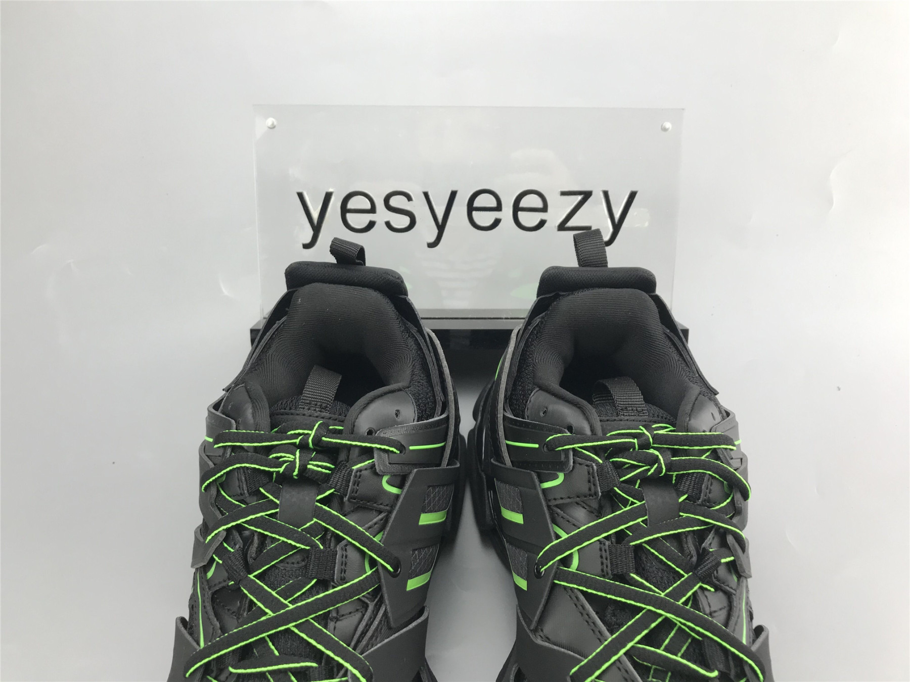 UA TRACK TRAINER BLACK GREEN SNEAKER