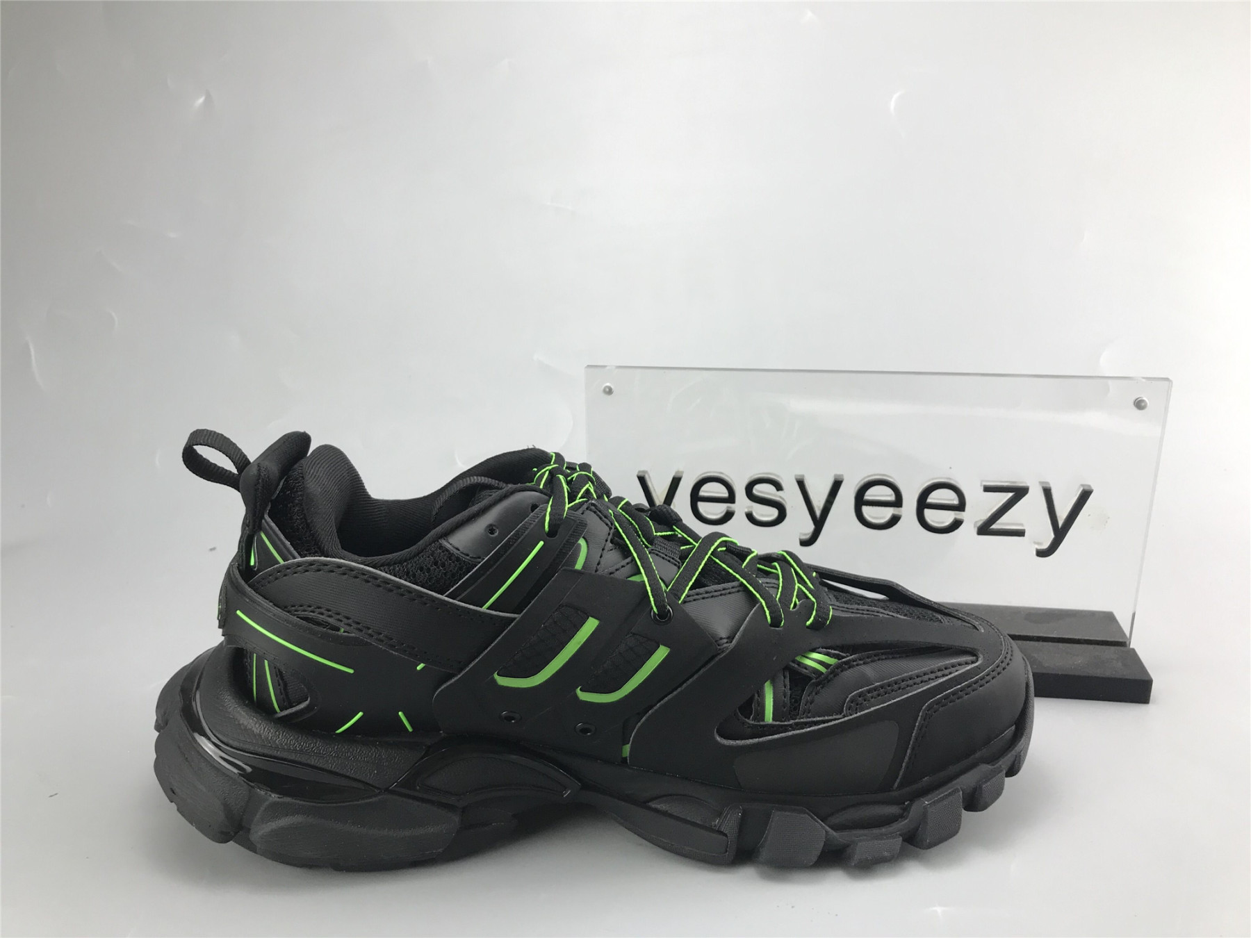 UA TRACK TRAINER BLACK GREEN SNEAKER