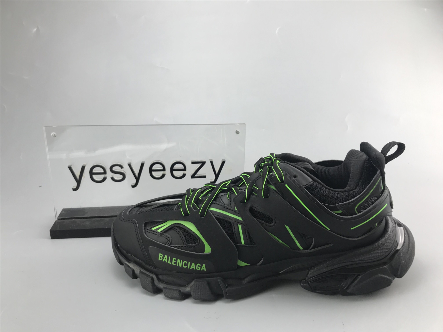 UA TRACK TRAINER BLACK GREEN SNEAKER
