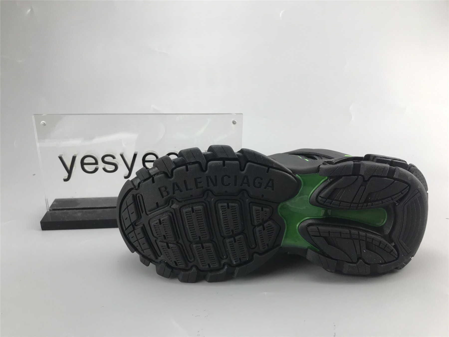 UA TRACK TRAINER BLACK GREEN SNEAKER