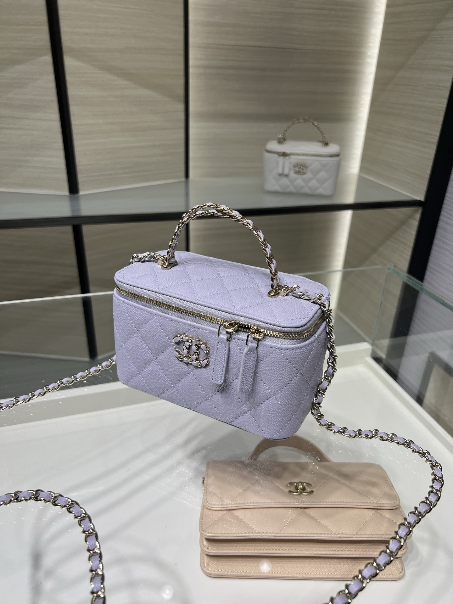 Ch**el vanity with chain ap5182 9.5x17x8cm