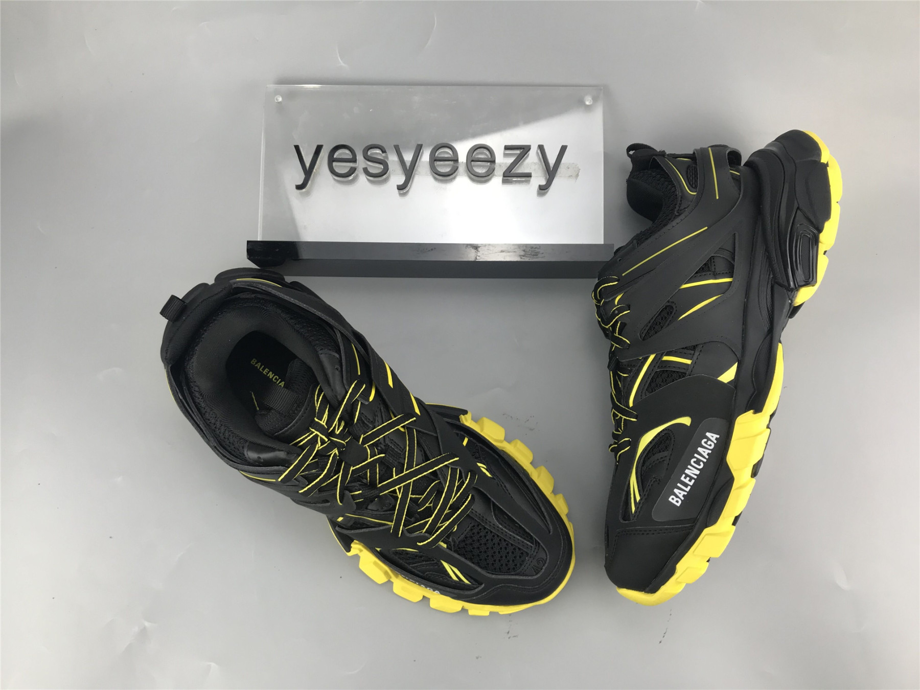 UA TRACK TRAINER BLACK YELLOW SNEAKER