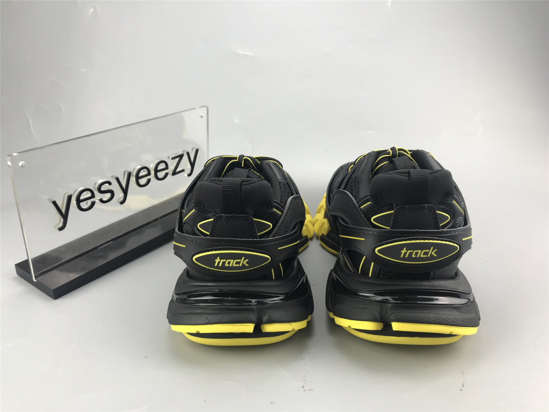 UA TRACK TRAINER BLACK YELLOW SNEAKER
