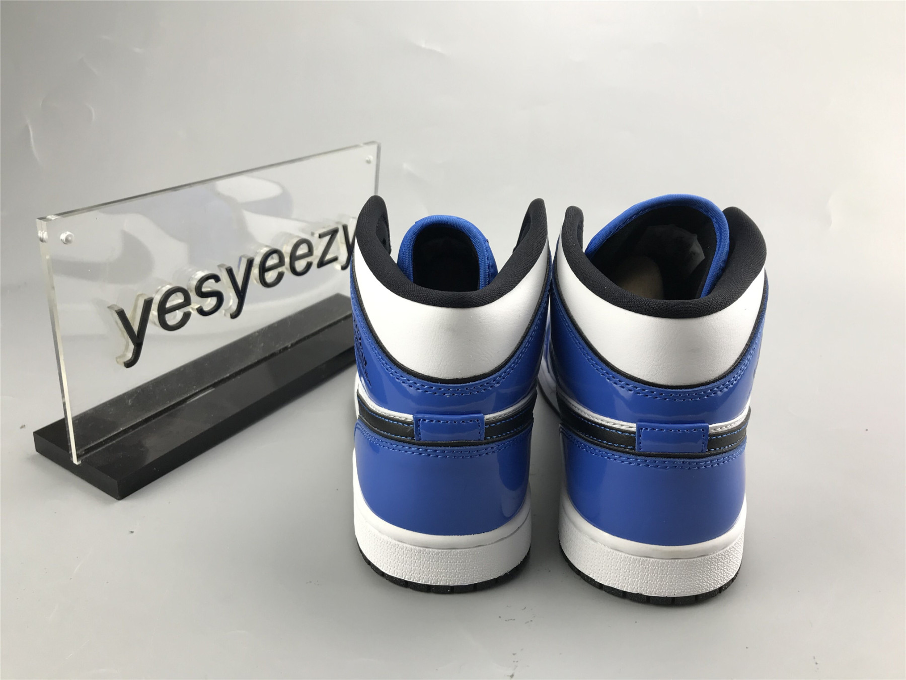 UA AIR JORDAN 1 MID SE 