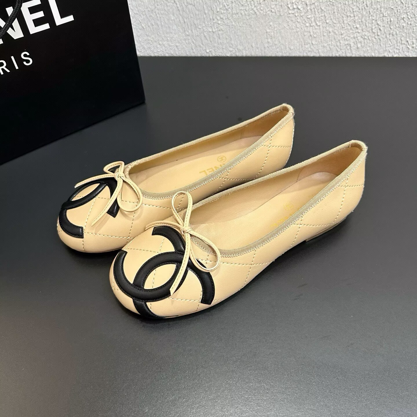 ua Ch**el ballet flat