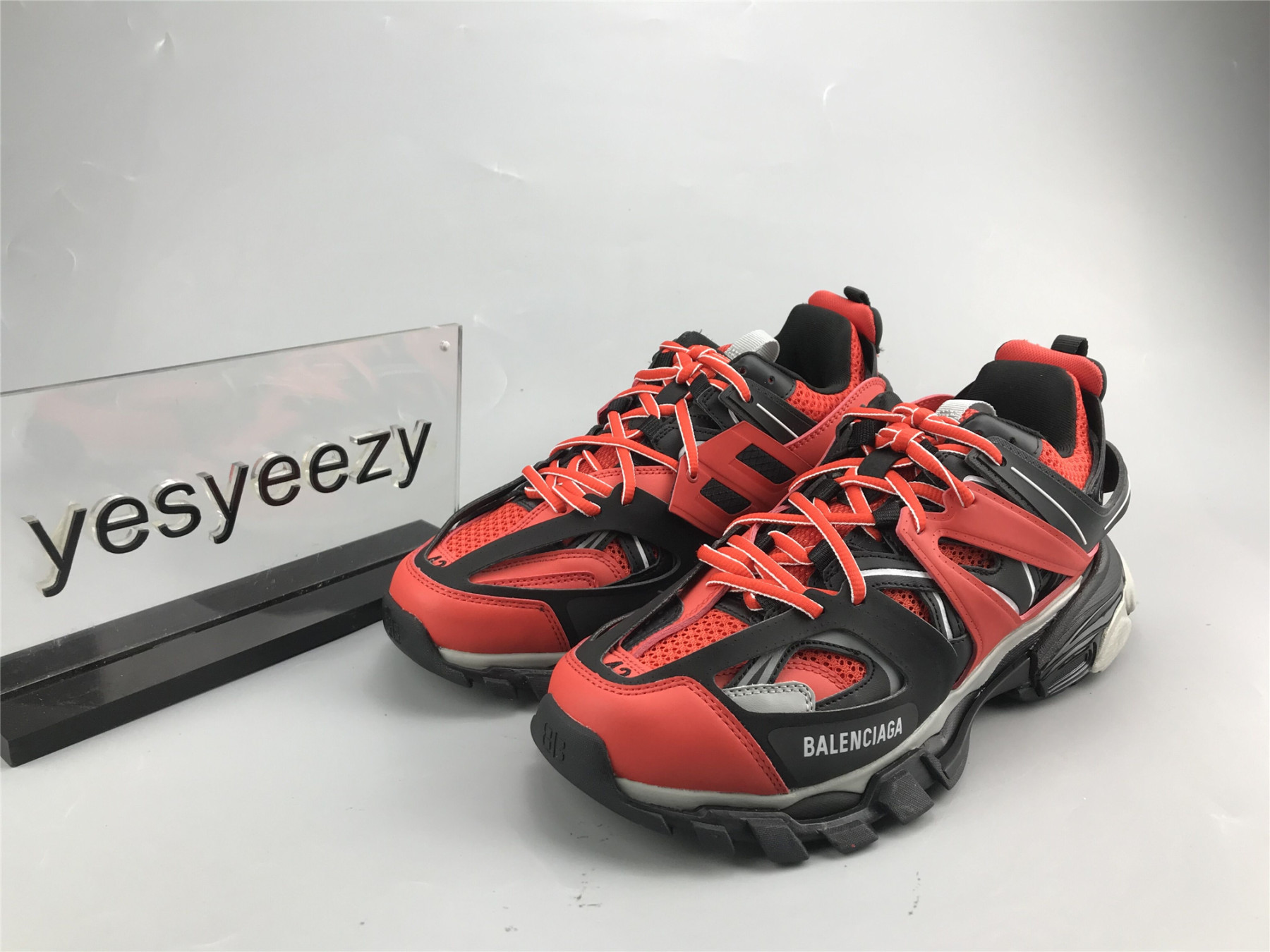 UA TRACK TRAINER DARK ORANGE BLACK SNEAKER