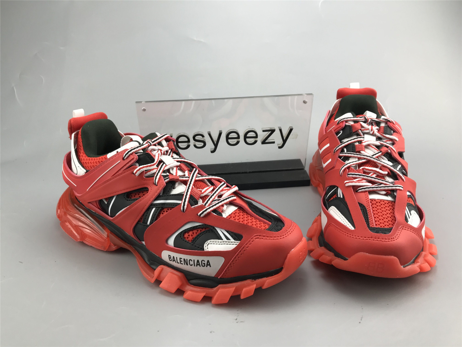 UA TRACK TRAINER RED TRANSPARENT SNEAKER