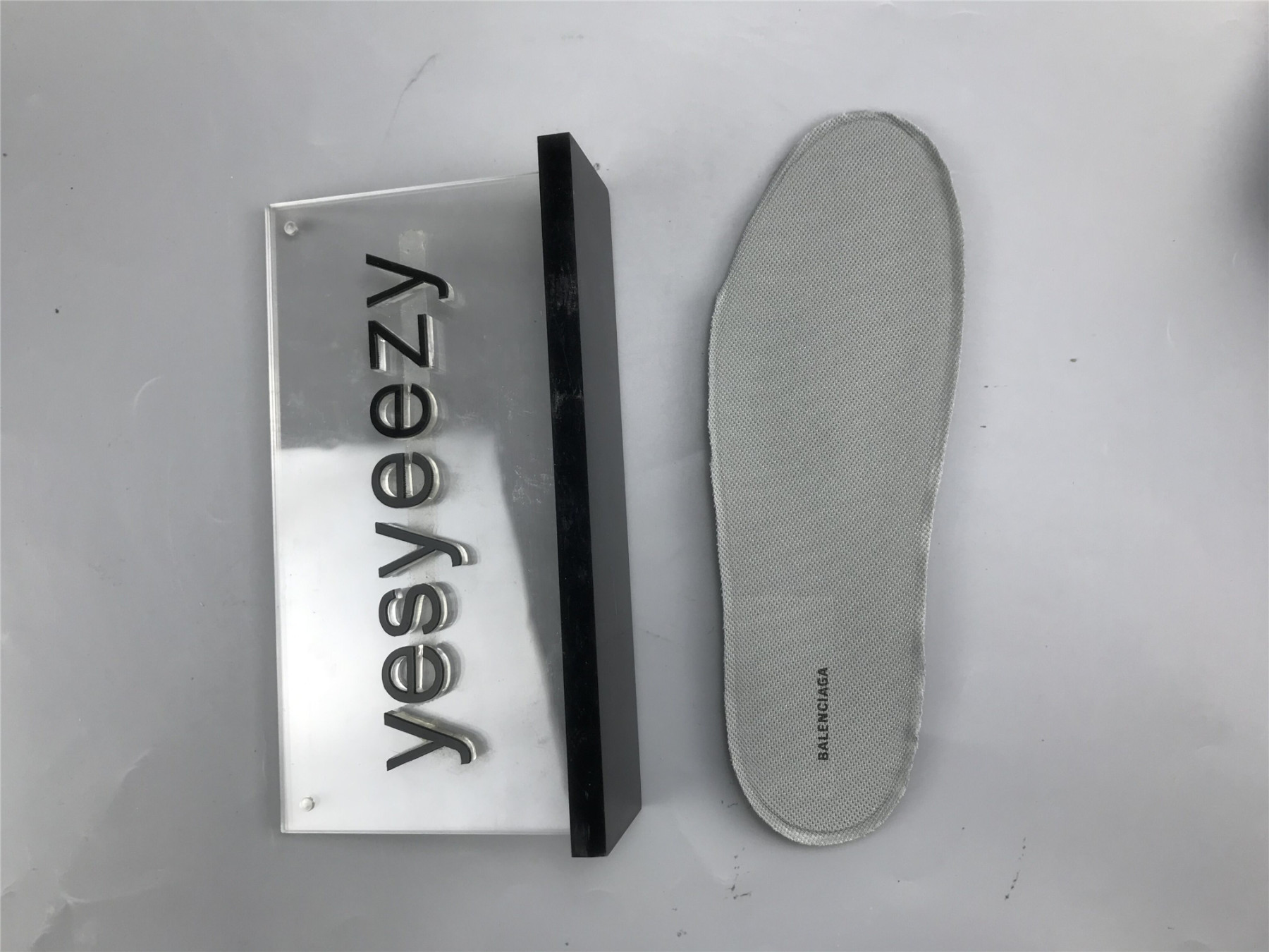 UA TRACK TRAINER IN GREY SNEAKER