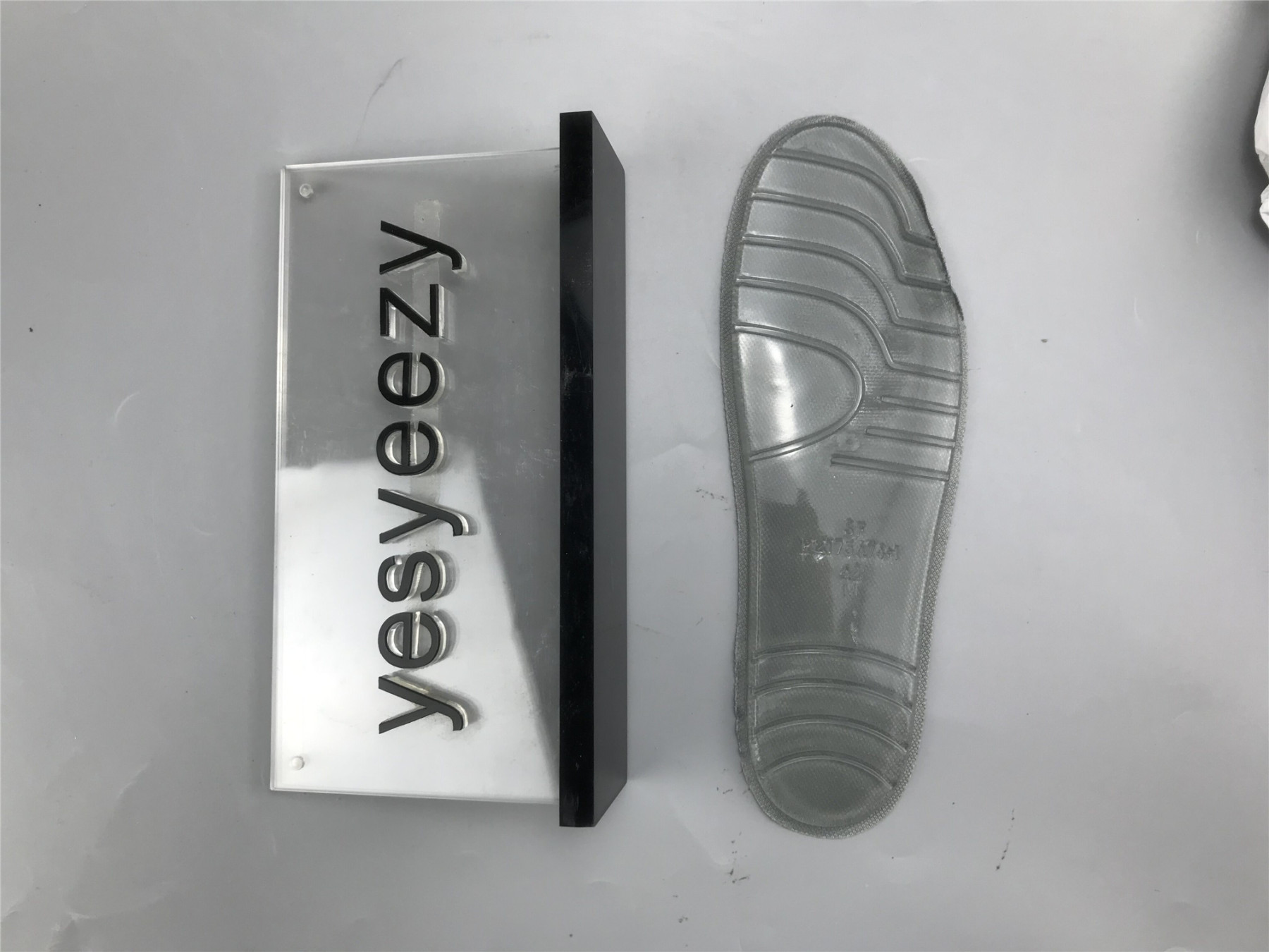 UA TRACK TRAINER IN GREY SNEAKER