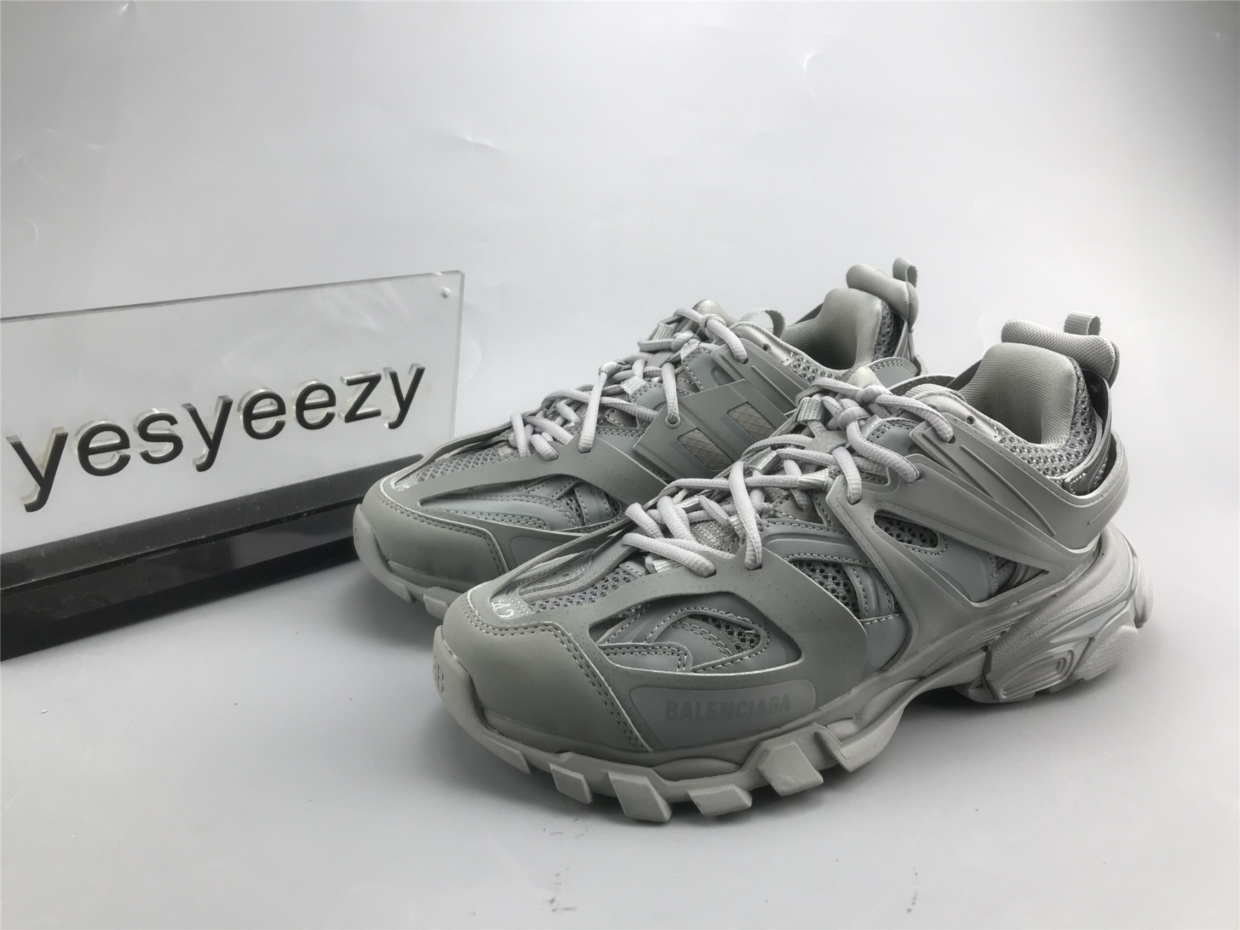 UA TRACK TRAINER IN GREY SNEAKER