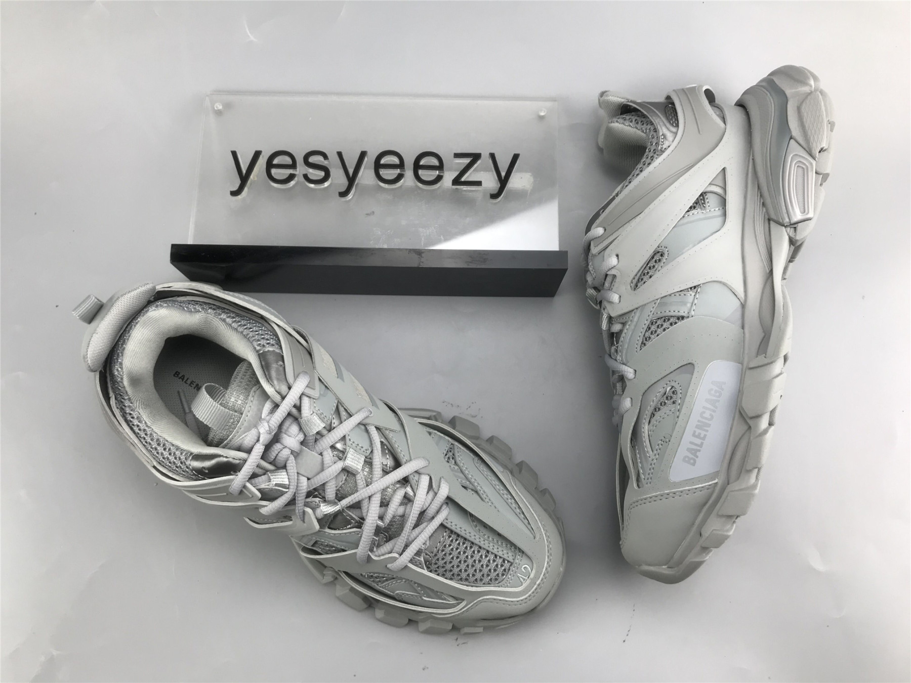 UA TRACK TRAINER IN GREY SNEAKER