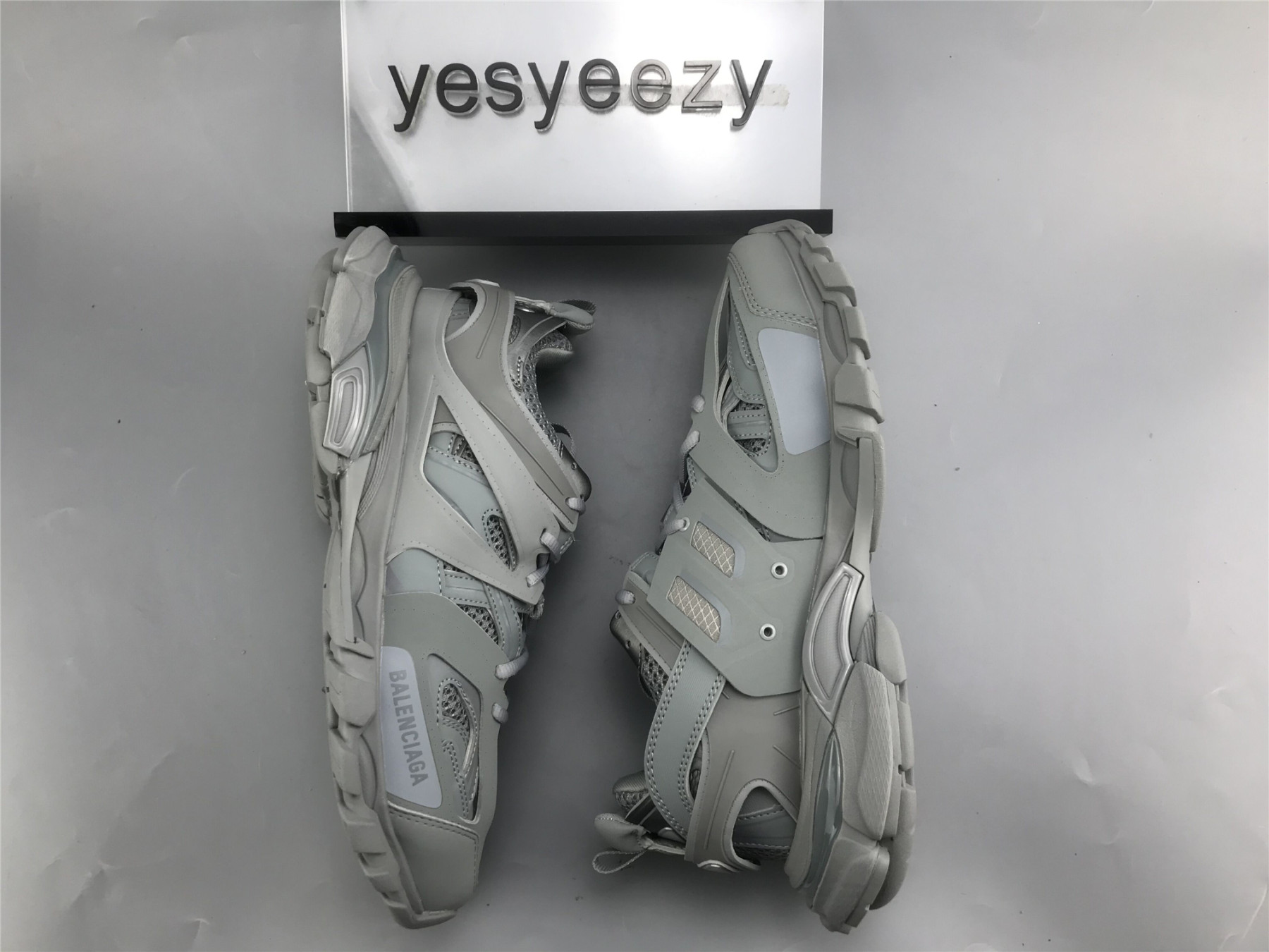 UA TRACK TRAINER IN GREY SNEAKER