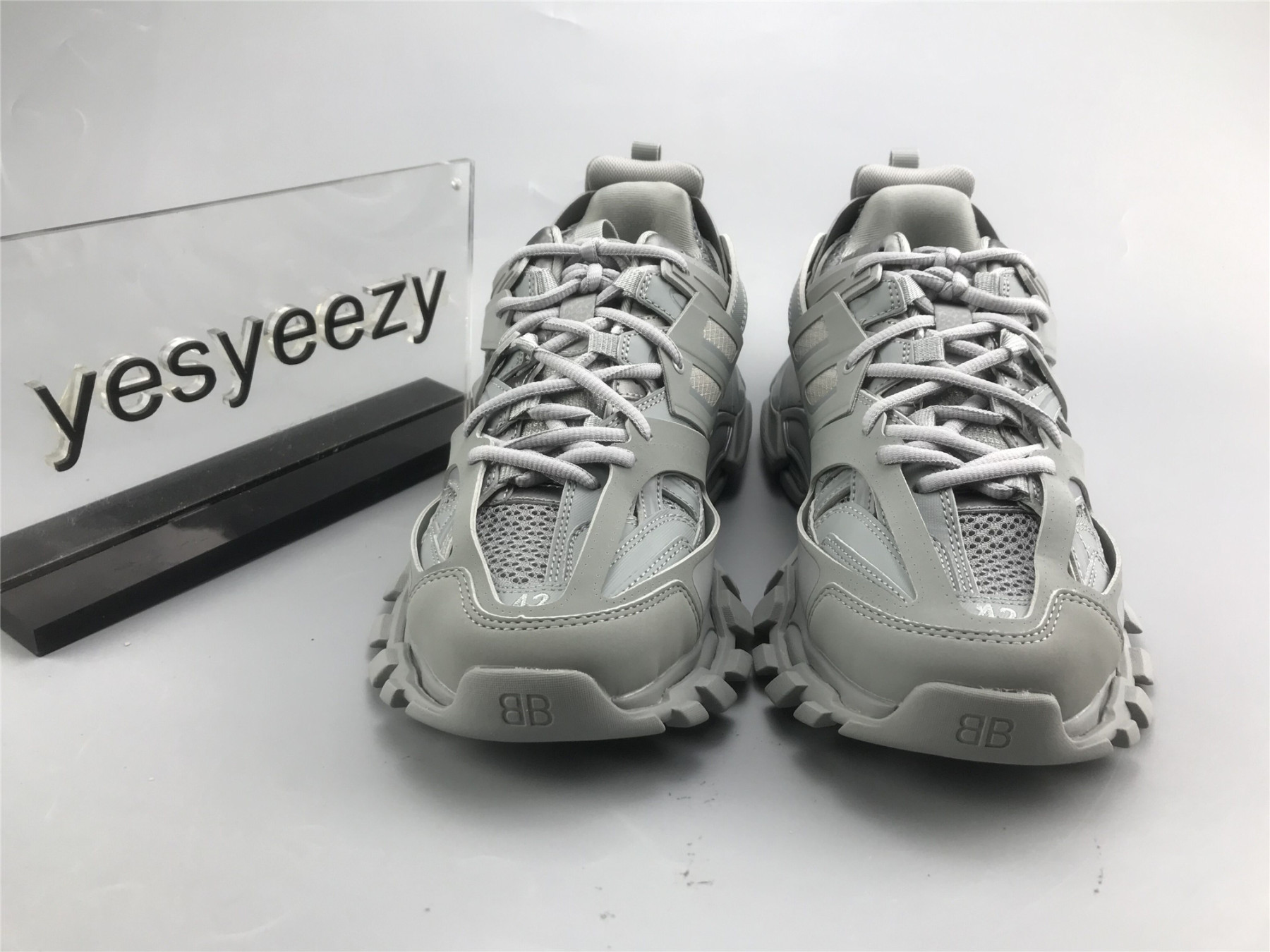 UA TRACK TRAINER IN GREY SNEAKER