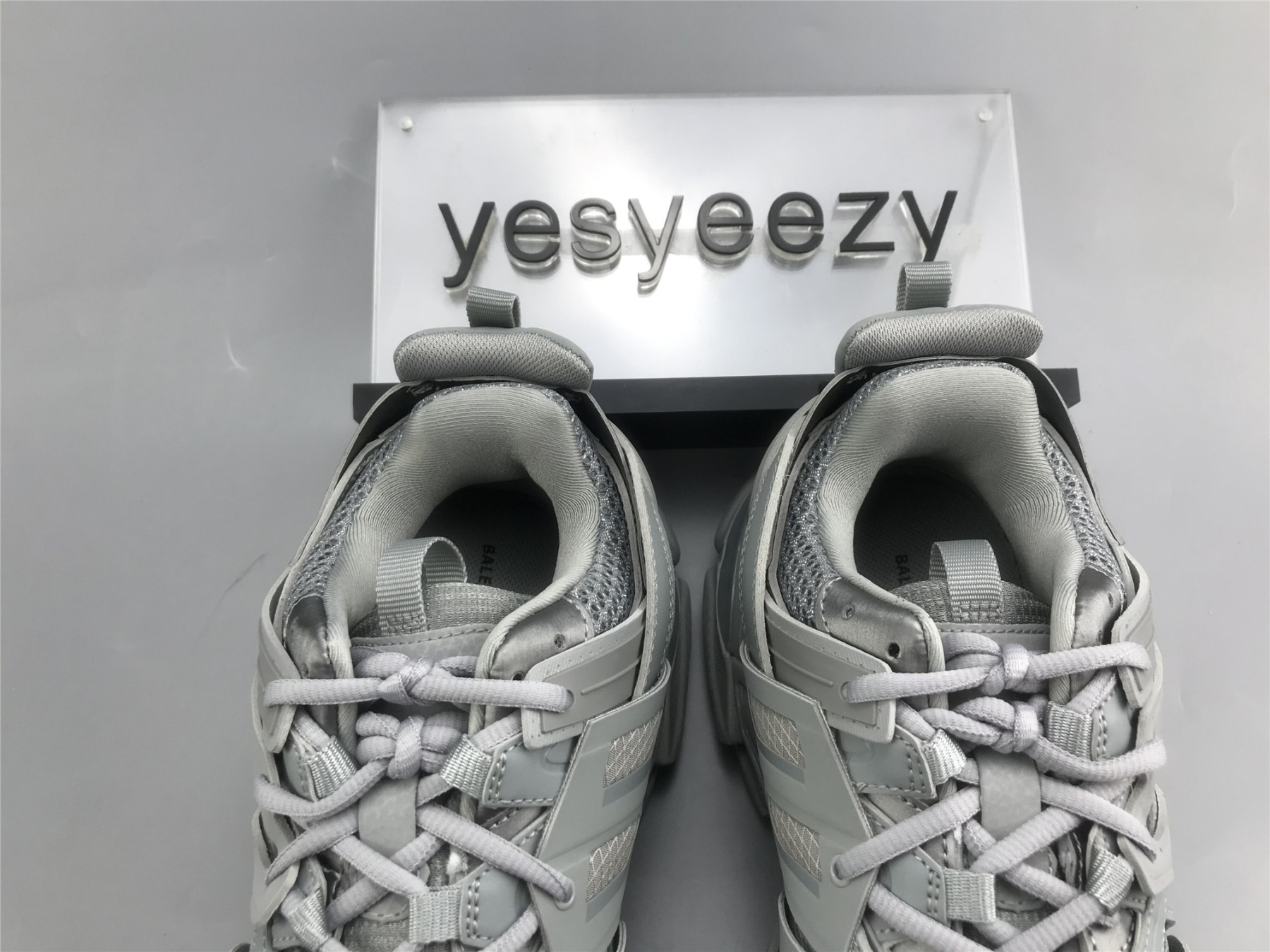 UA TRACK TRAINER IN GREY SNEAKER