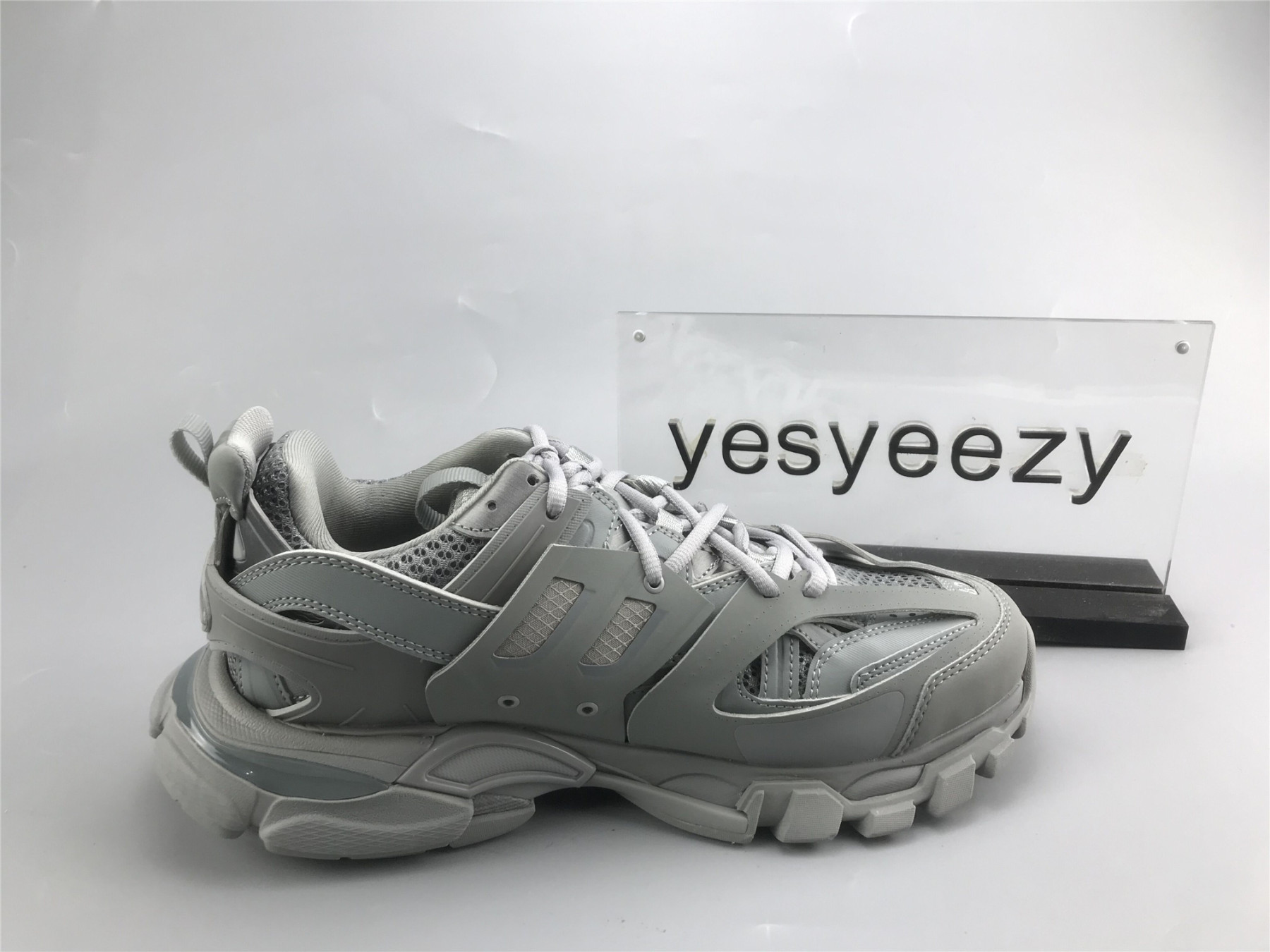 UA TRACK TRAINER IN GREY SNEAKER