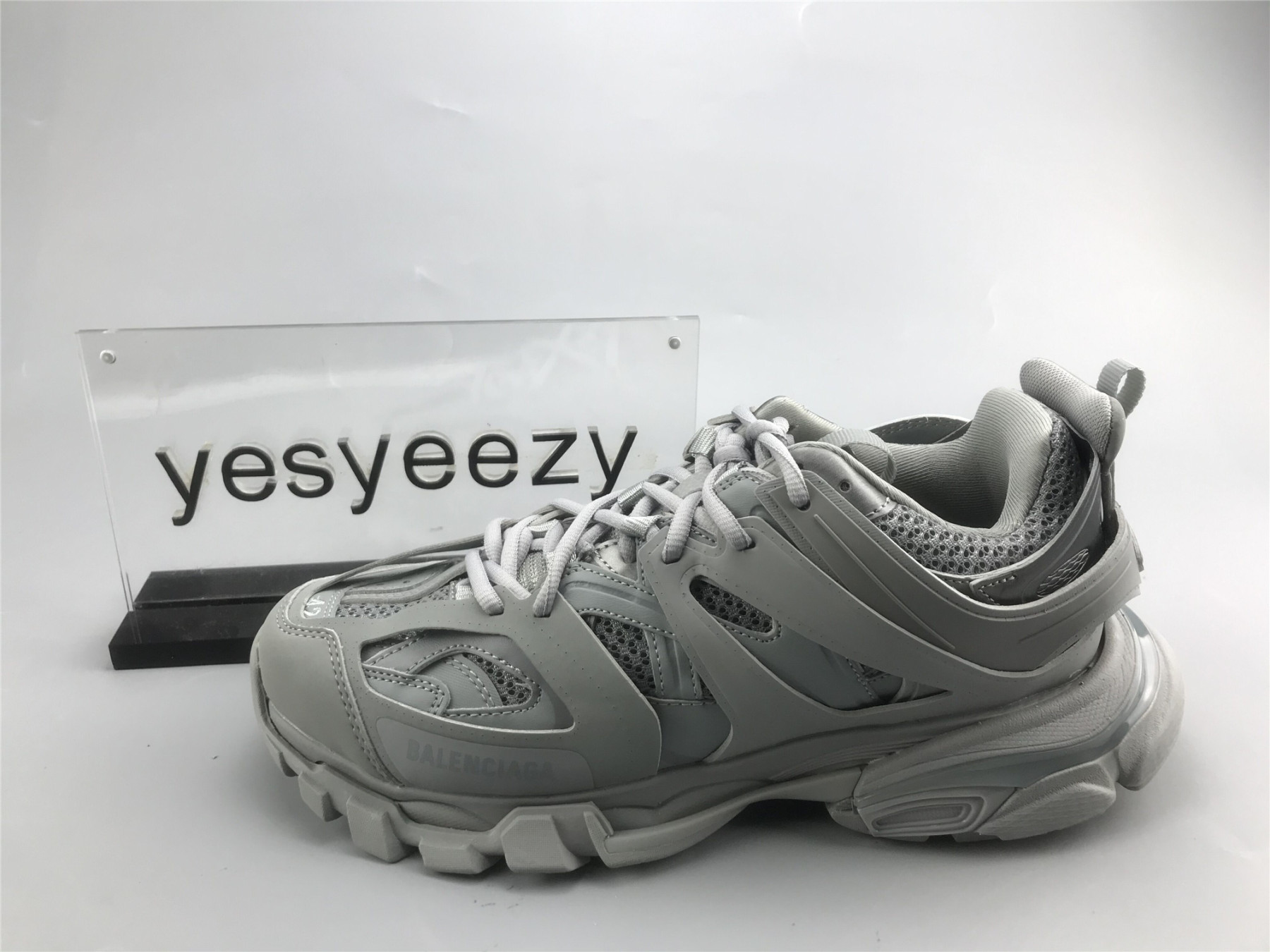 UA TRACK TRAINER IN GREY SNEAKER