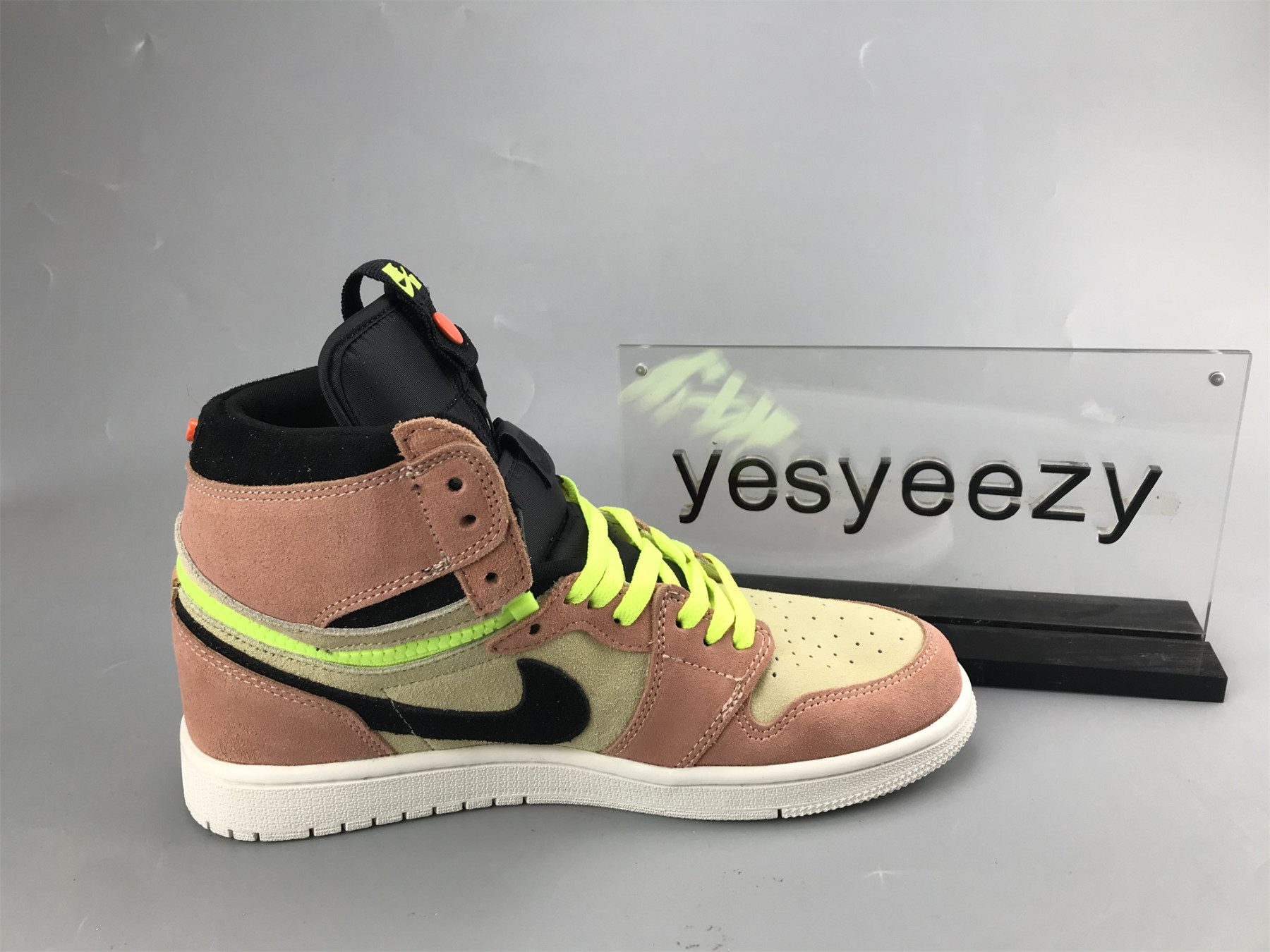 UA AIR JORDAN 1 HIGH SWITCH 