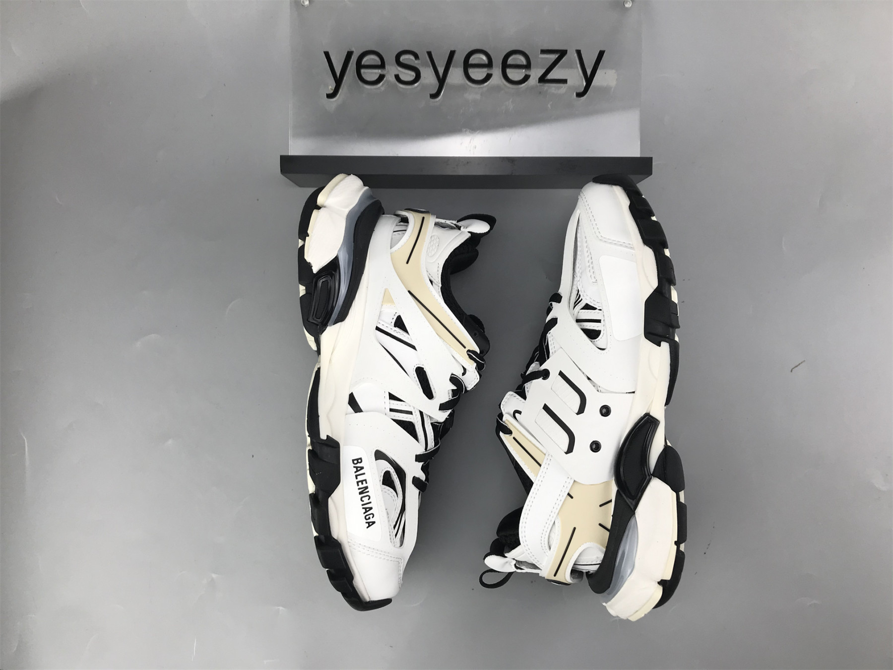 UA TRACK SNEAKER WHITE BLACK