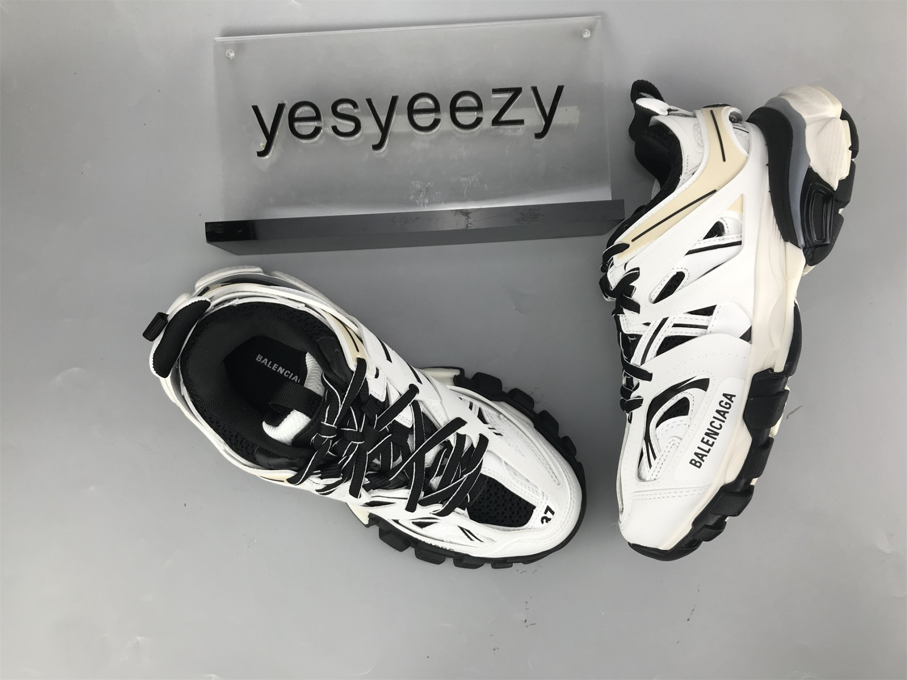 UA TRACK SNEAKER WHITE BLACK