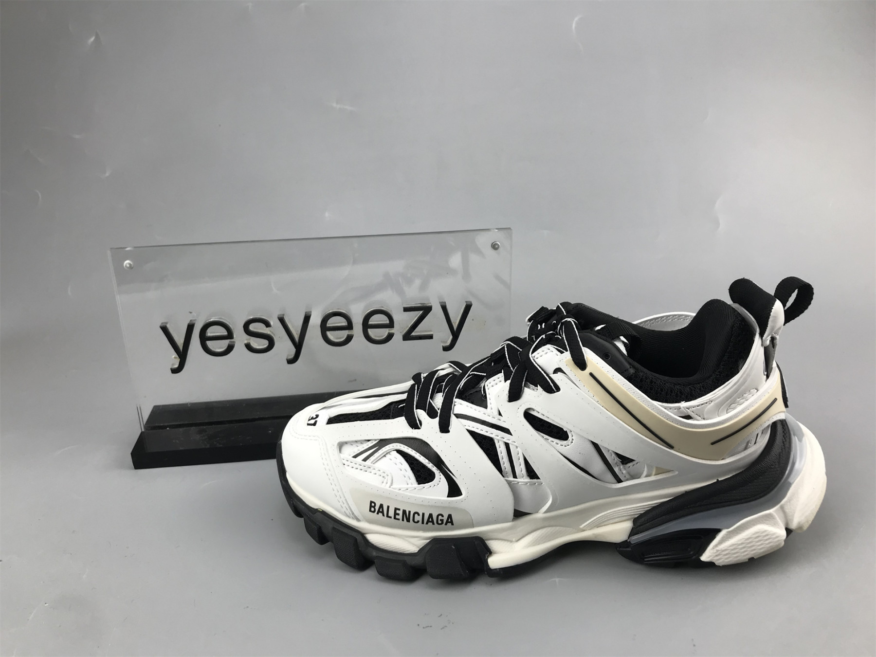 UA TRACK SNEAKER WHITE BLACK