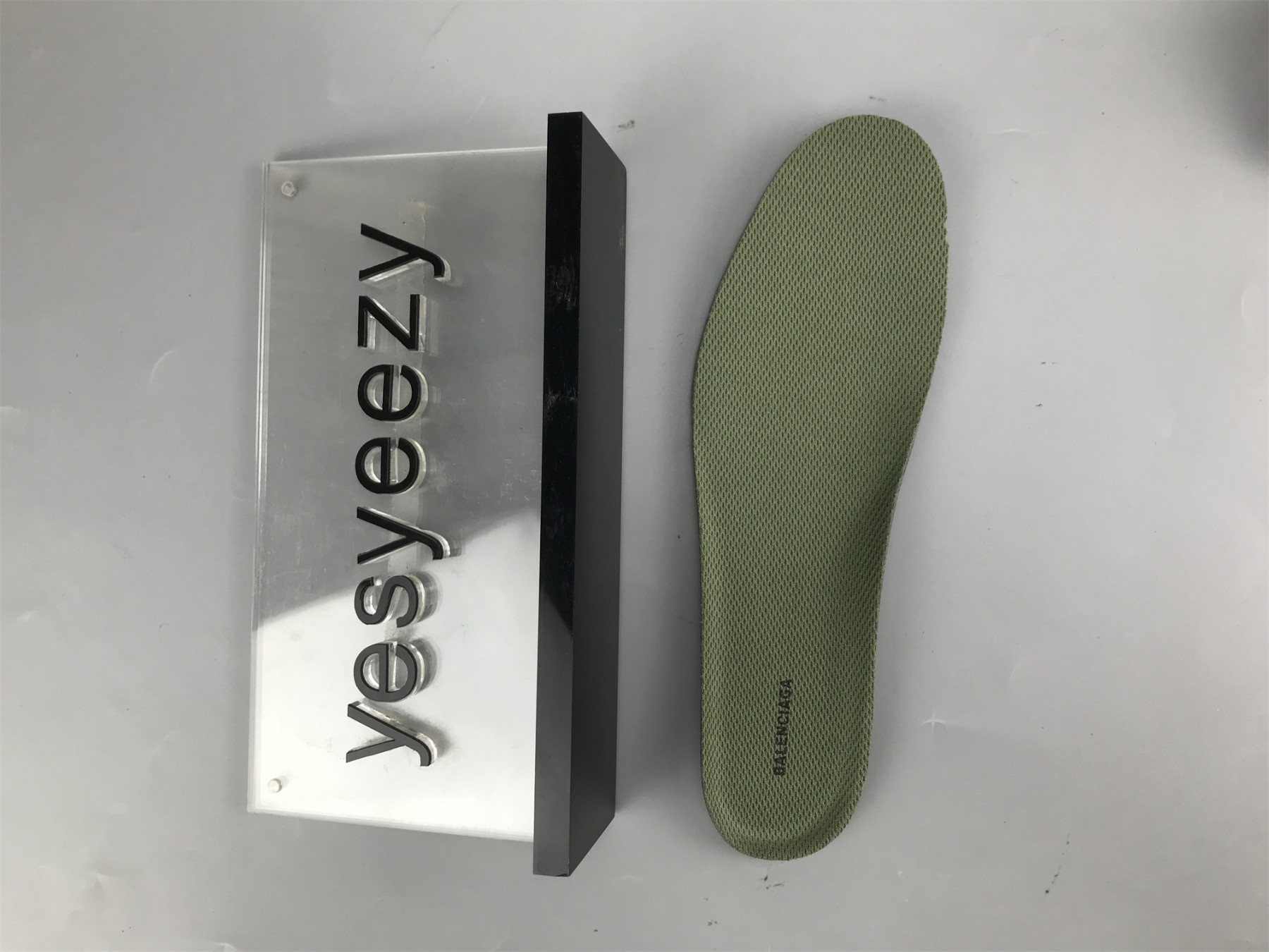UA TRIPLE S CLEAR SOLE ARMY GREEN