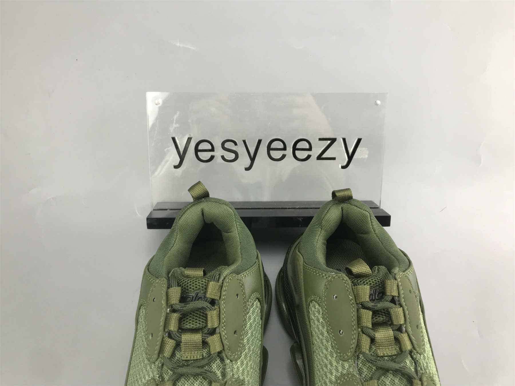 UA TRIPLE S CLEAR SOLE ARMY GREEN