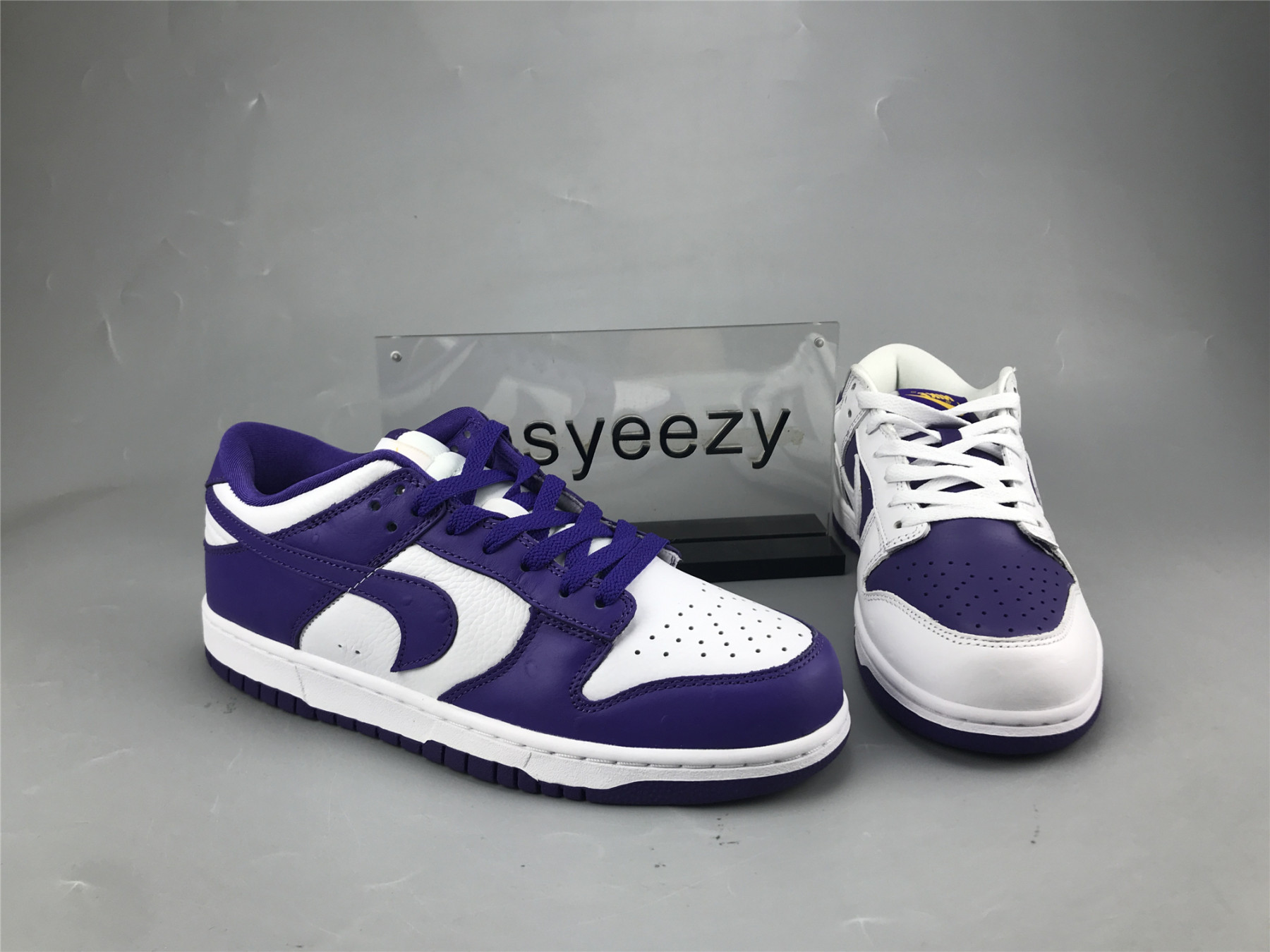 UA NIKE DUNK LOW 