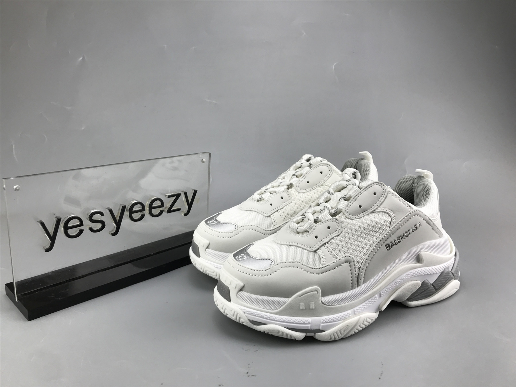 UA TRIPLE S SNEAKER WHITE METAL GREY