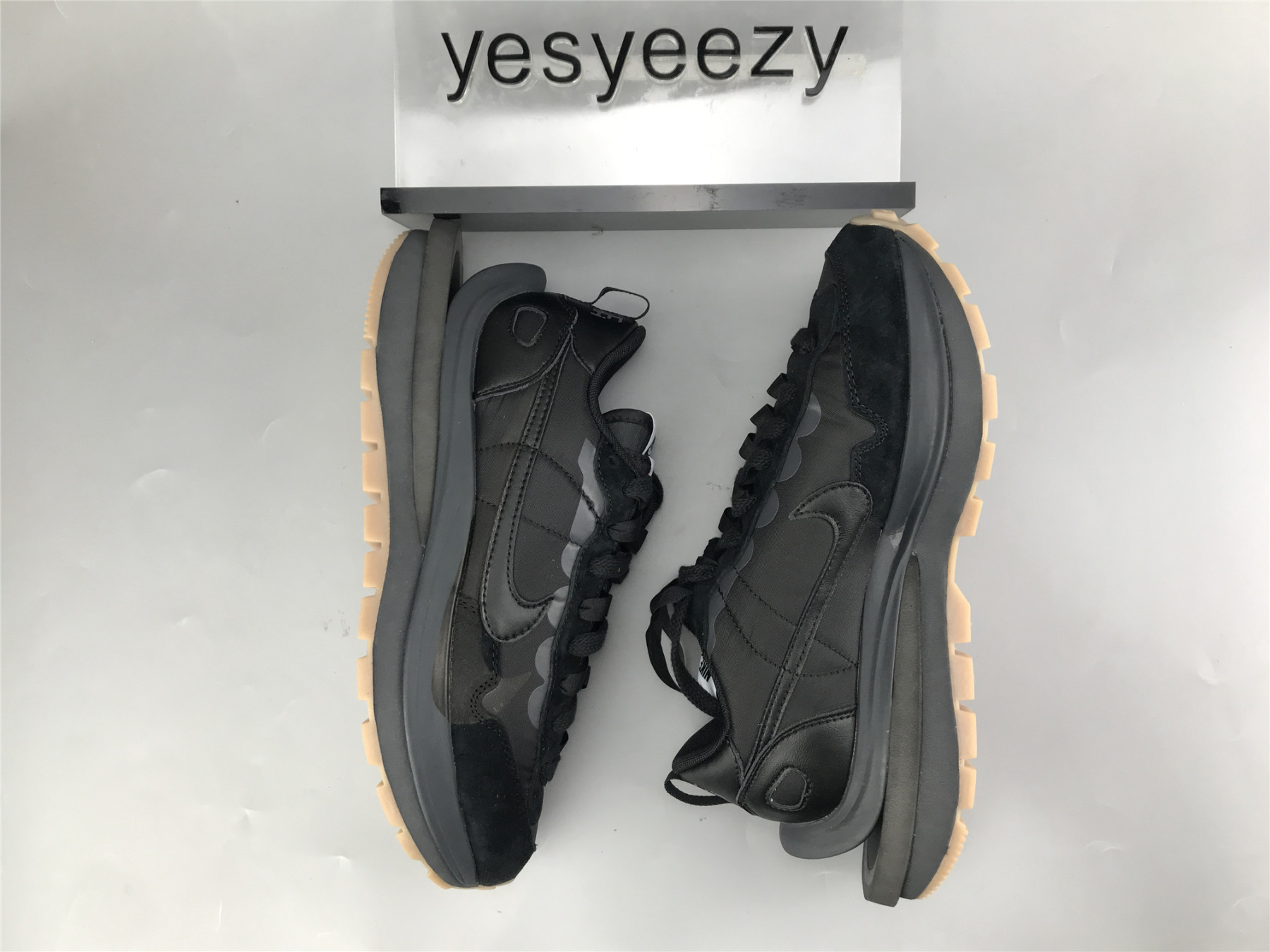 UA NIKE SACAI X VAPORWAFFLE 